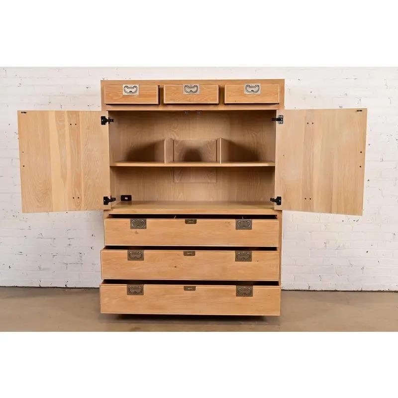 Ottone Comò armadietto Henredon Mid-Century Hollywood Regency, CIRCA ANNI '70 in vendita