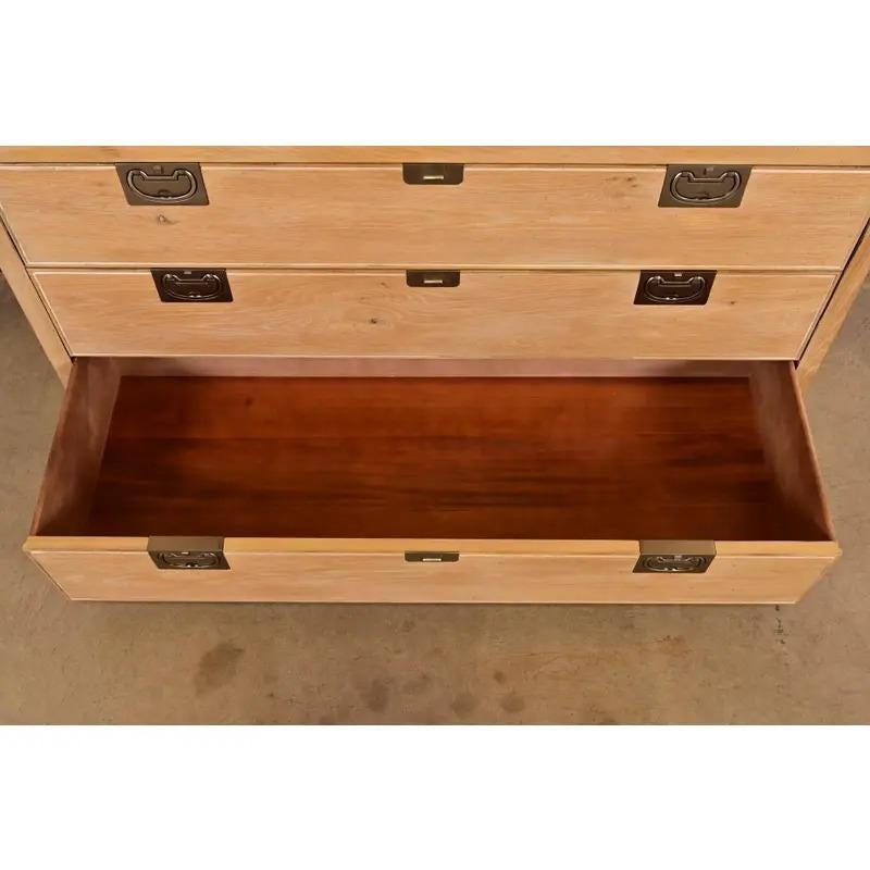 Comò armadietto Henredon Mid-Century Hollywood Regency, CIRCA ANNI '70 in vendita 2