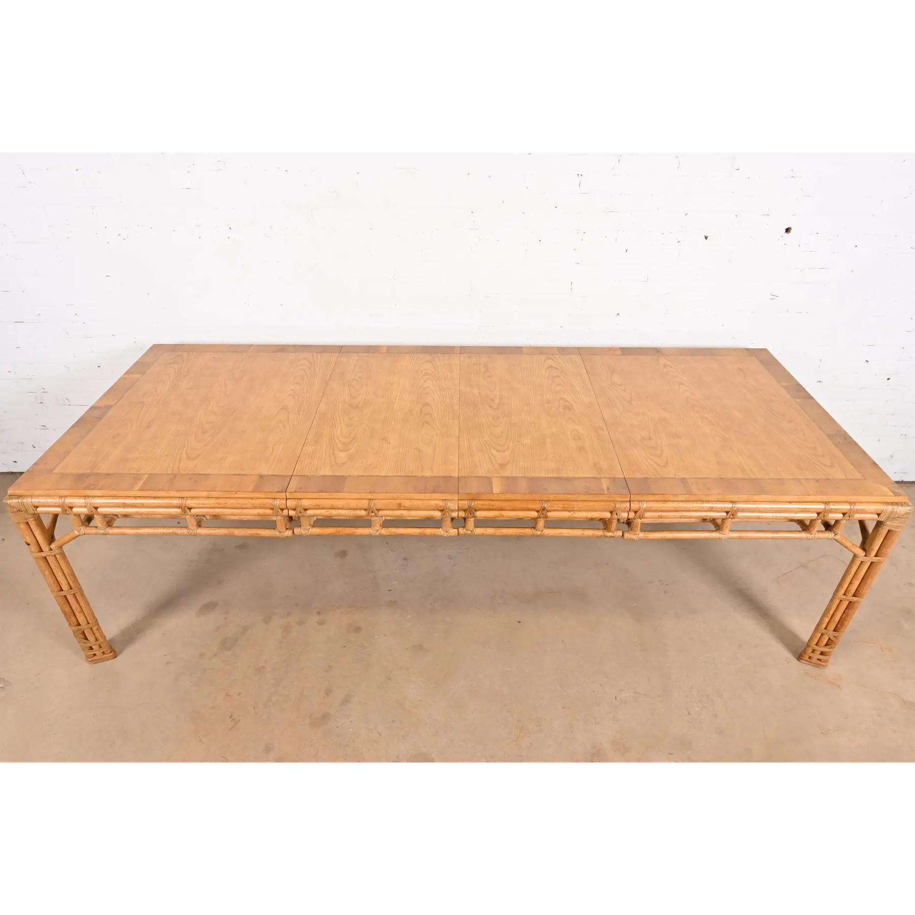 Mesa de comedor extensible de bambú Henredon Mid-Century Hollywood Regency, circa 1970 finales del siglo XX en venta