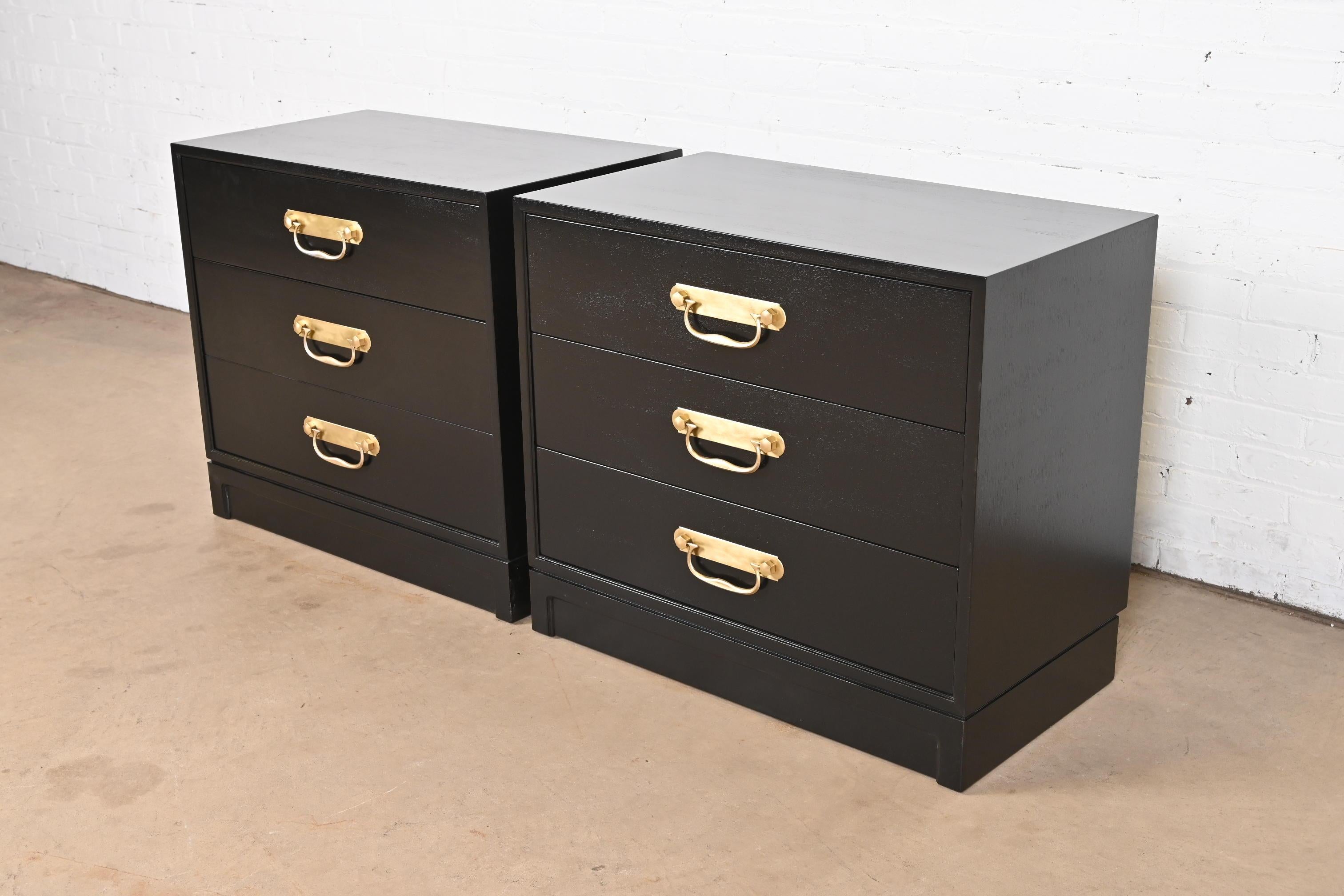 American Henredon Mid-Century Hollywood Regency Black Lacquered Bedside Chests For Sale