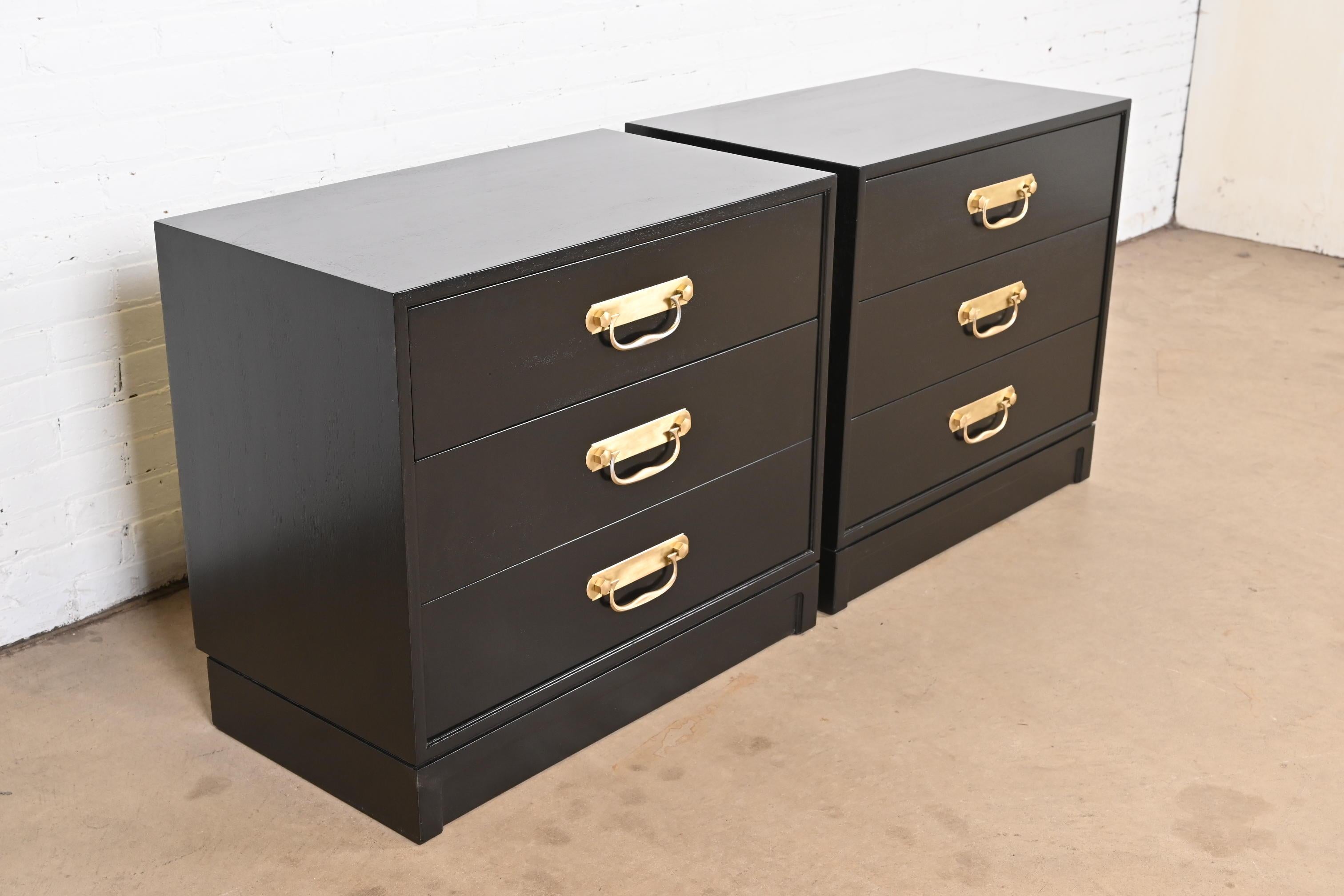 Mid-20th Century Henredon Mid-Century Hollywood Regency Black Lacquered Bedside Chests For Sale