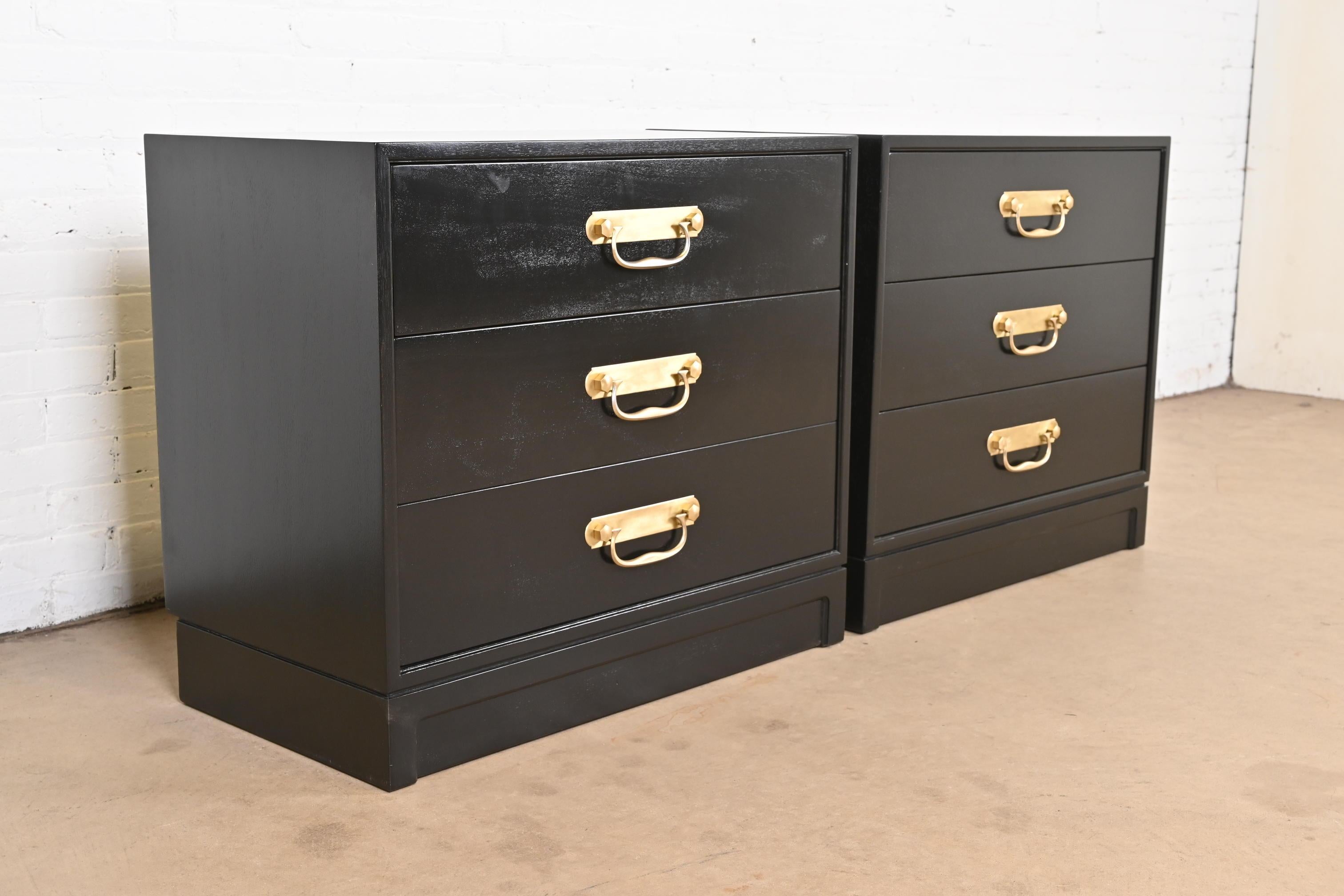 Brass Henredon Mid-Century Hollywood Regency Black Lacquered Bedside Chests For Sale