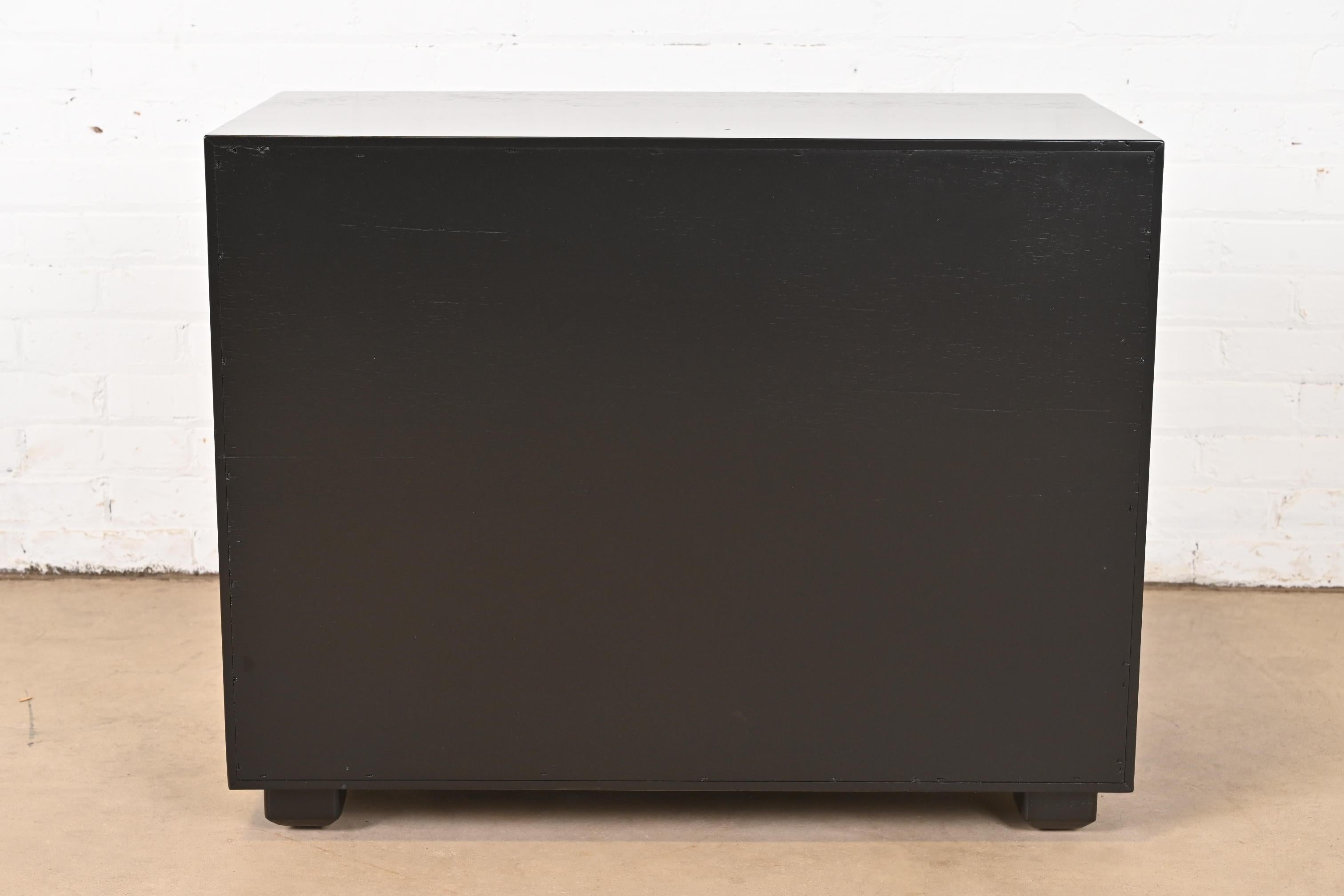 Henredon Mid-Century Hollywood Regency Black Lacquered Campaign Chest, 1970s For Sale 5