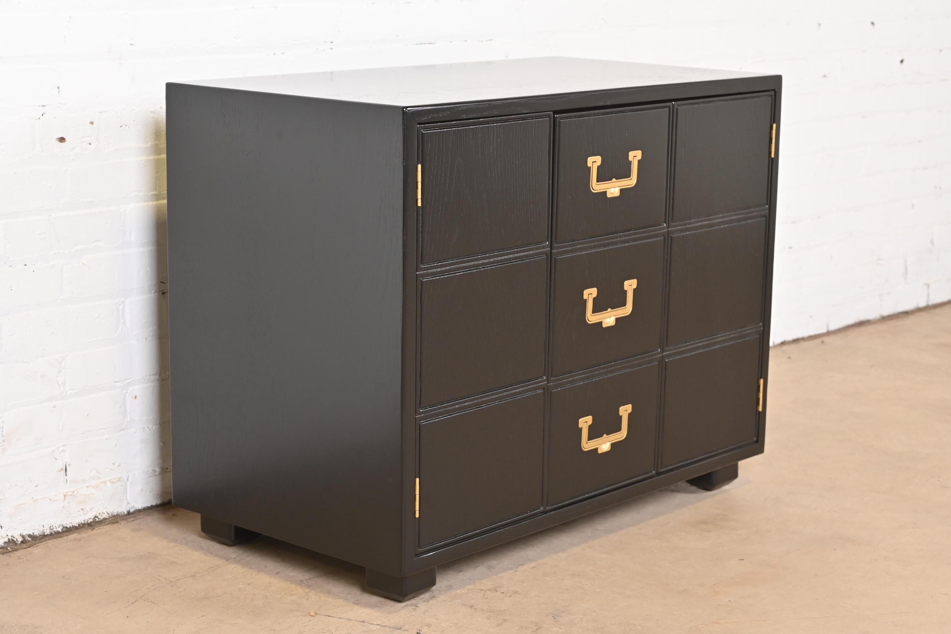 Late 20th Century Henredon Mid-Century Hollywood Regency Black Lacquered Campaign Chest, 1970s For Sale