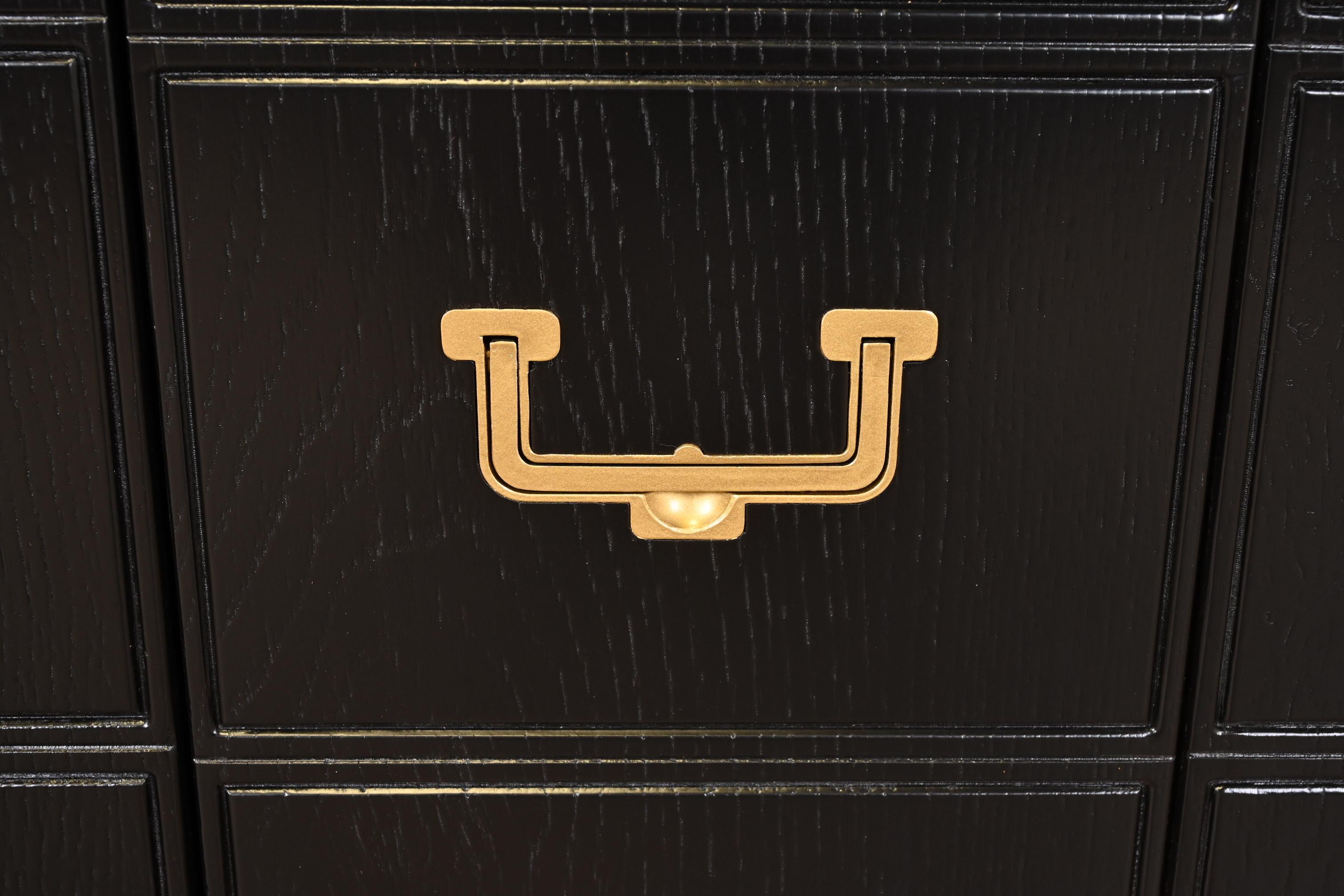 Henredon Mid-Century Hollywood Regency Black Lacquered Campaign Chest, 1970s For Sale 1