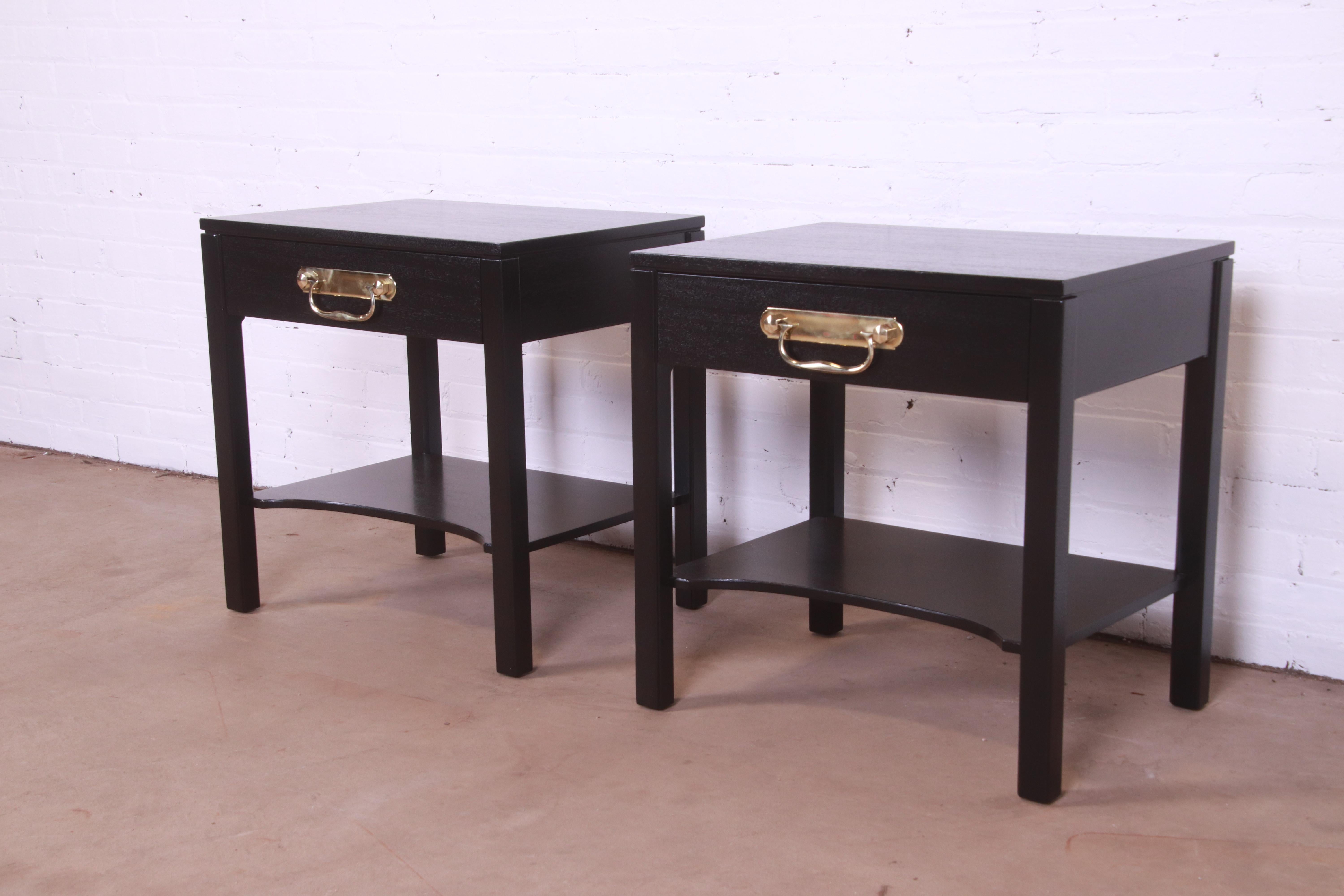 Henredon Mid-Century Hollywood Regency Black Lacquered Nightstands, Refinished In Good Condition In South Bend, IN