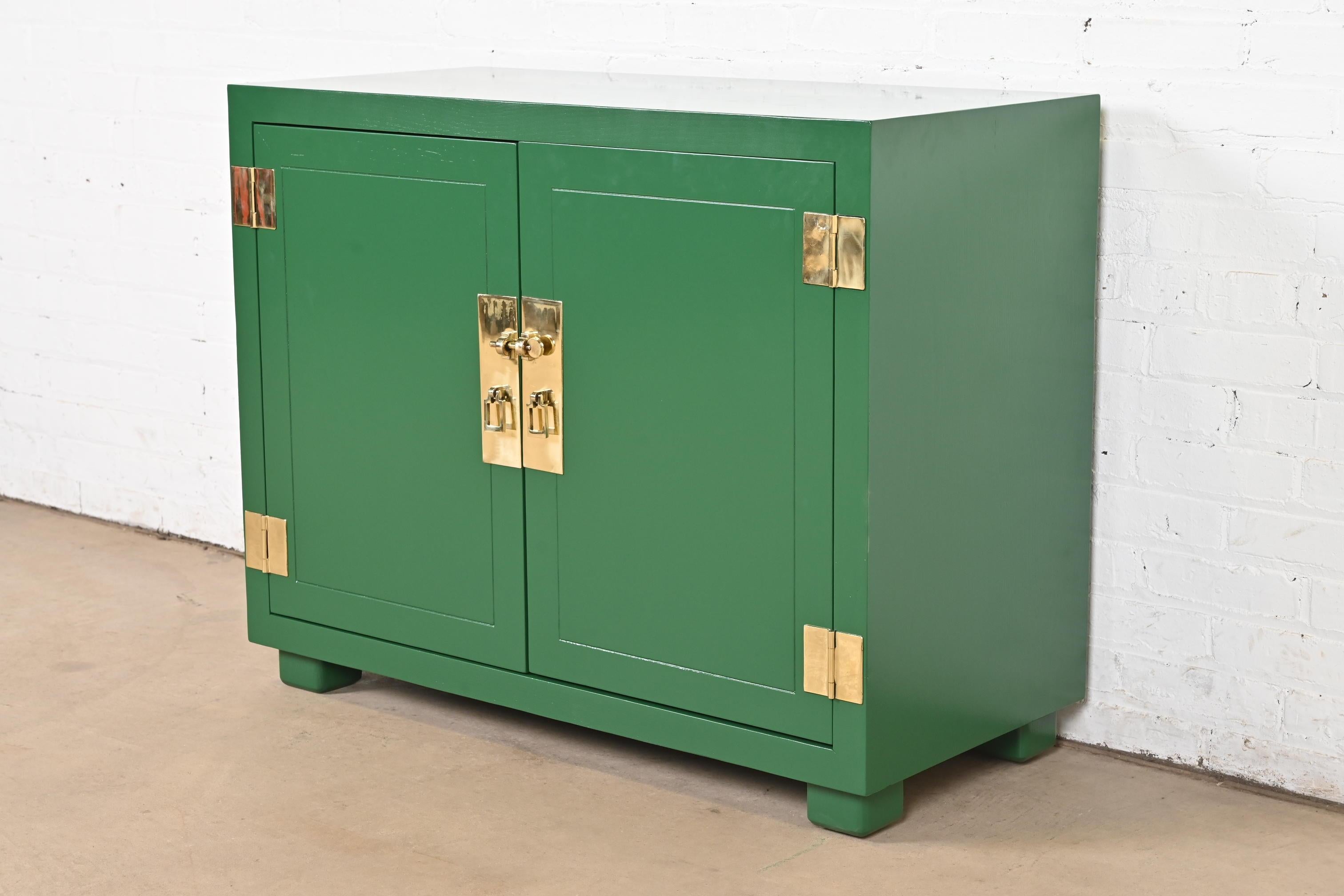 Henredon Mid-Century Hollywood Regency Campaign Bar Cabinet, Newly Refinished In Good Condition In South Bend, IN