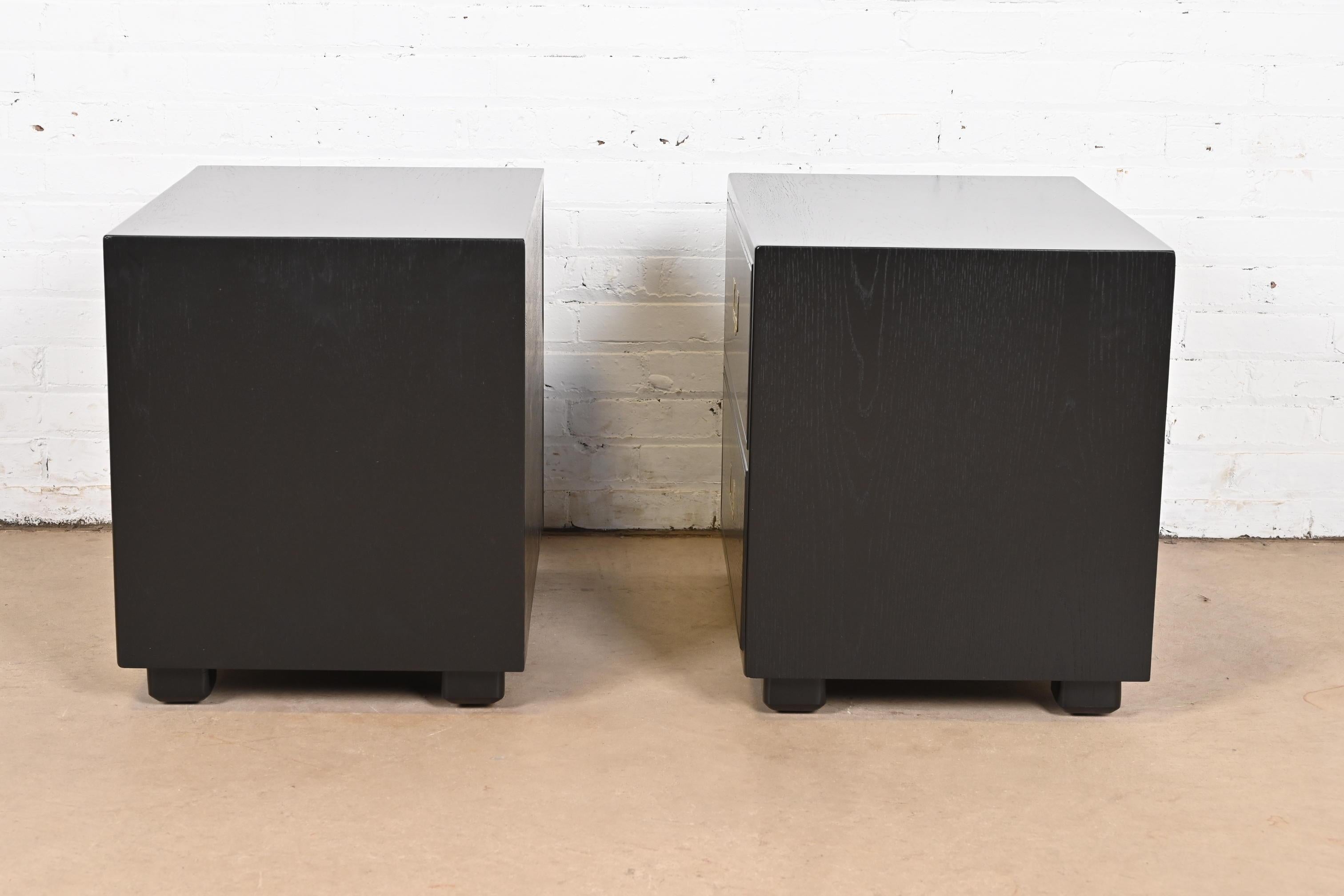 Henredon Mid-Century Hollywood Regency Campaign Black Lacquered Bedside Chests For Sale 5