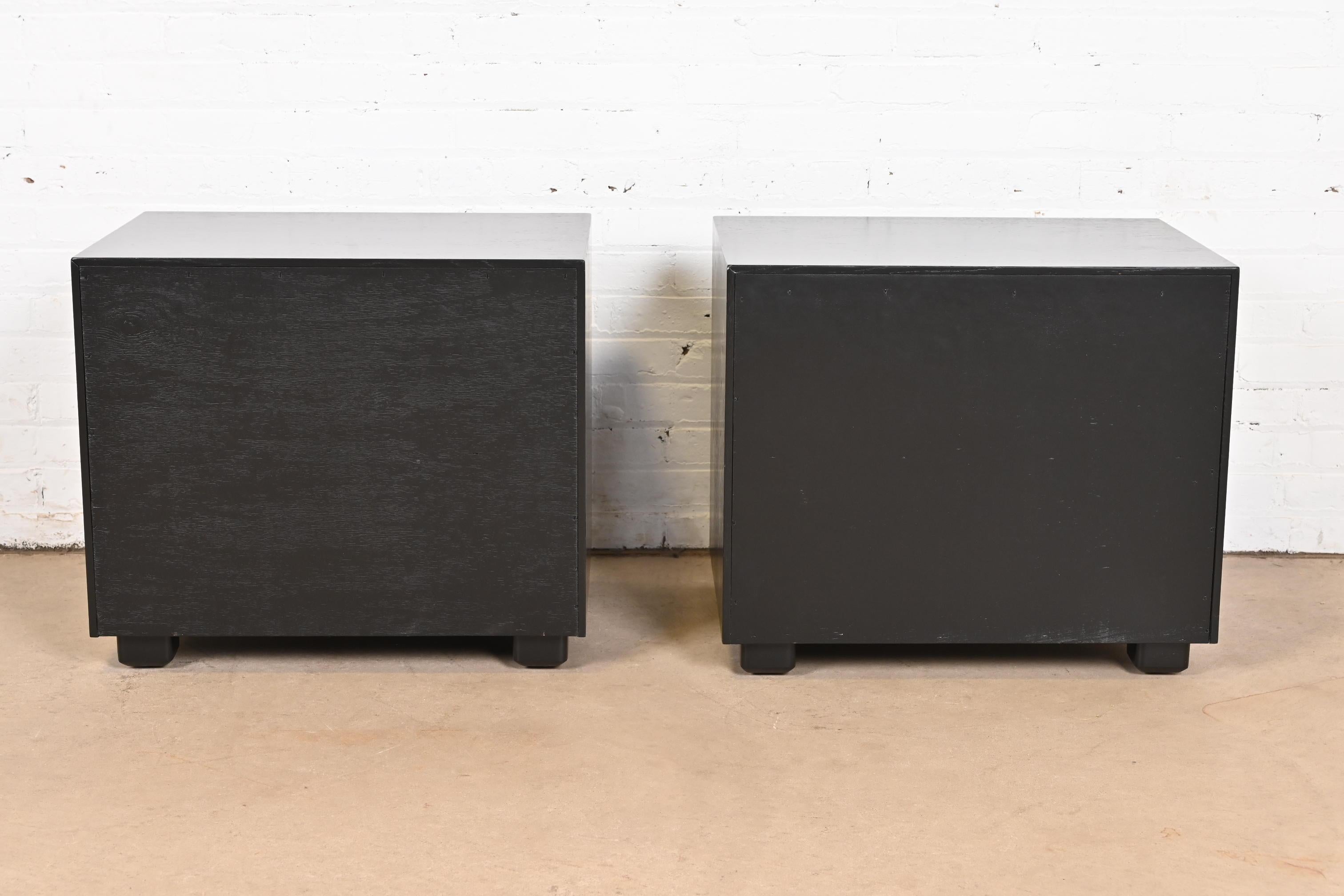 Henredon Mid-Century Hollywood Regency Campaign Black Lacquered Bedside Chests For Sale 6