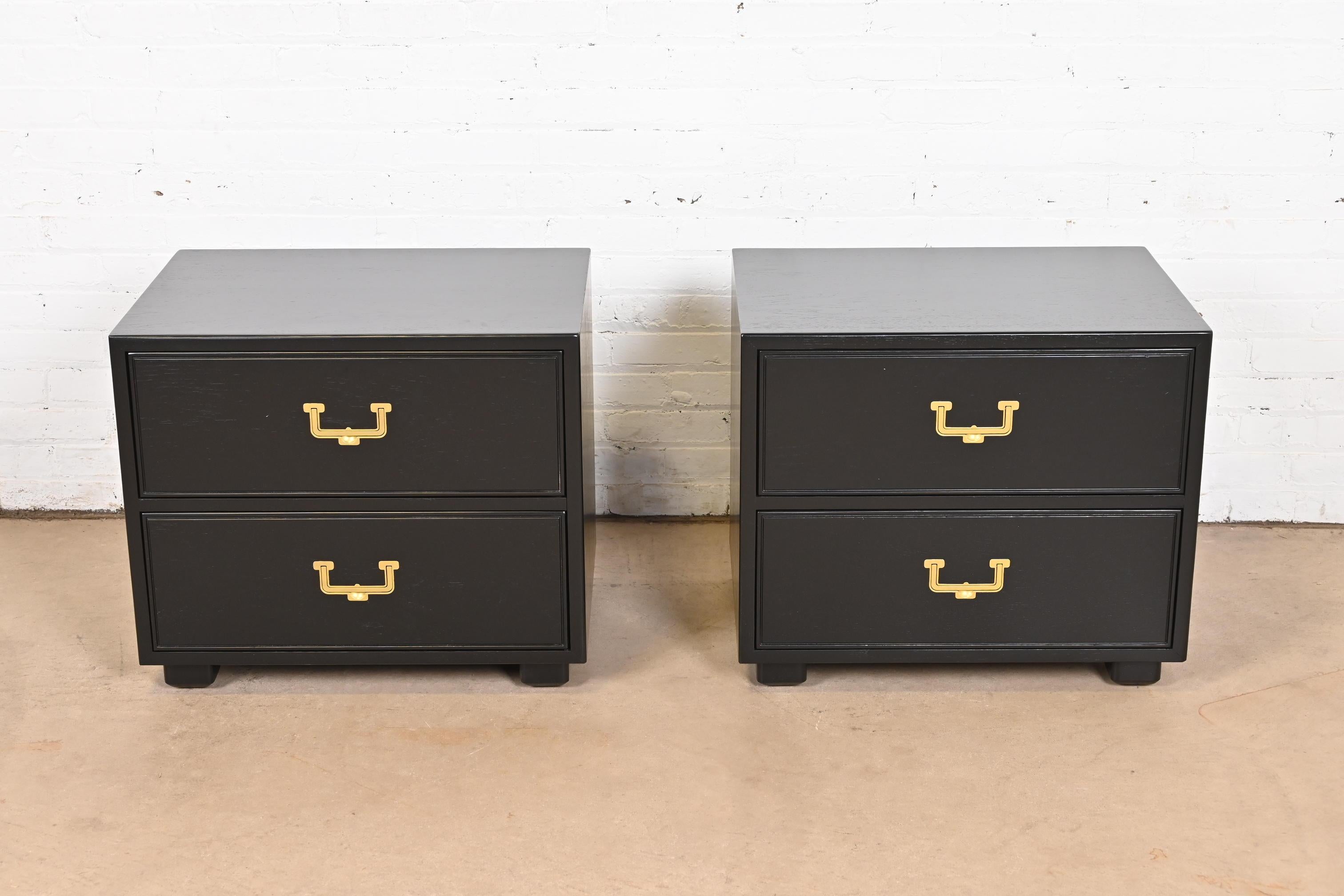 American Henredon Mid-Century Hollywood Regency Campaign Black Lacquered Bedside Chests For Sale