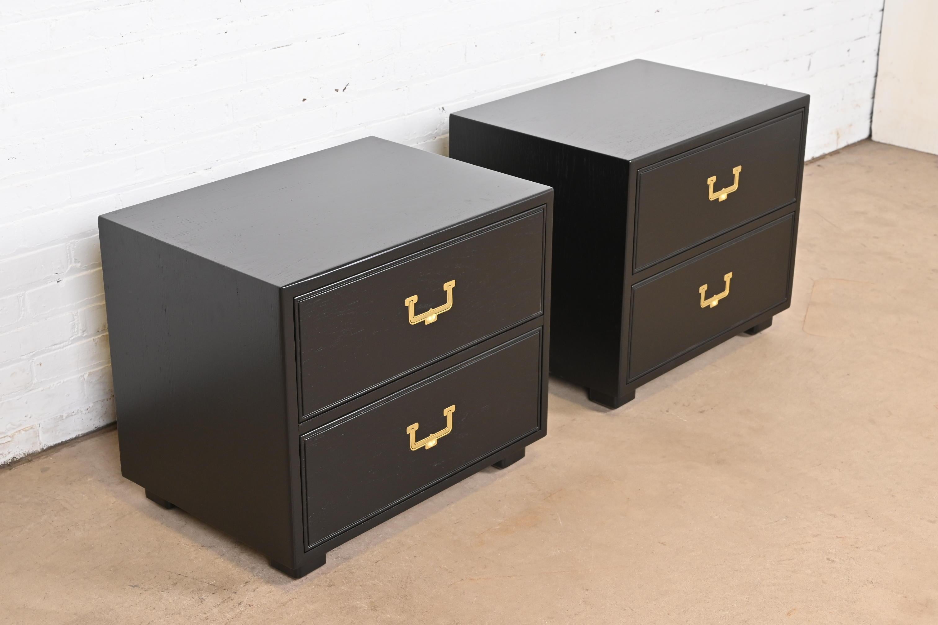 Late 20th Century Henredon Mid-Century Hollywood Regency Campaign Black Lacquered Bedside Chests For Sale