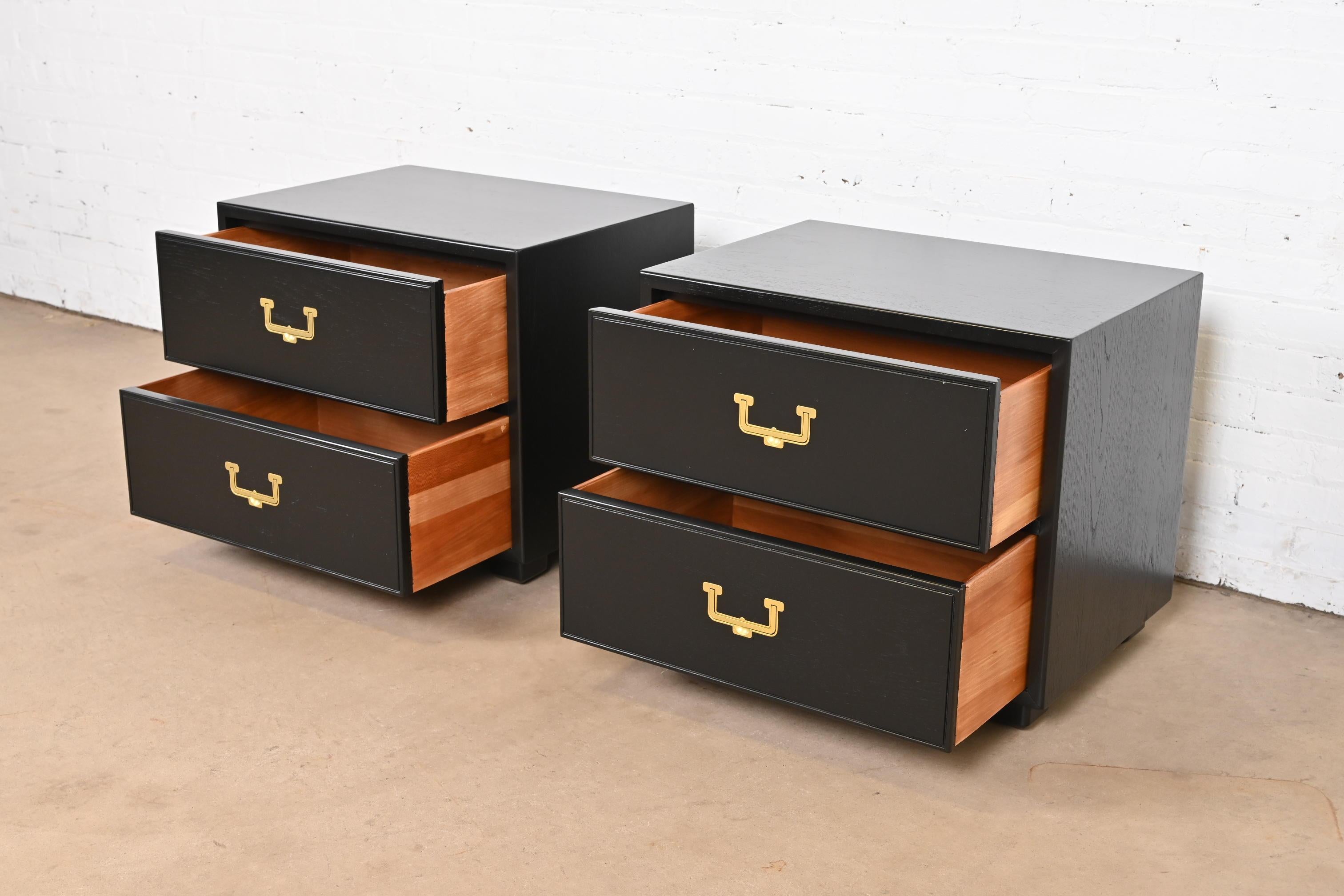 Henredon Mid-Century Hollywood Regency Campaign Black Lacquered Bedside Chests For Sale 1