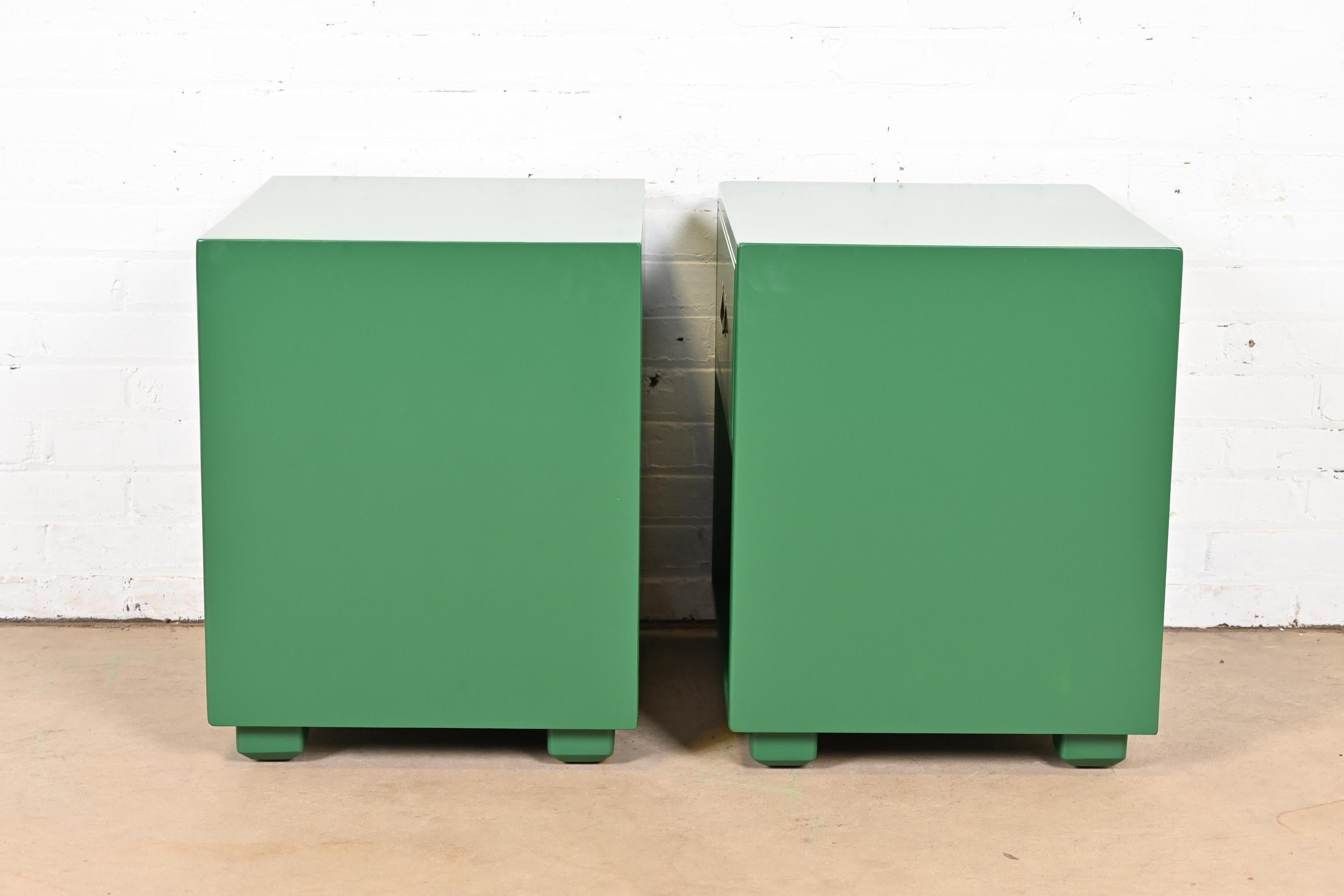 Henredon Mid-Century Hollywood Regency Campaign Green Lacquered Nightstands For Sale 3