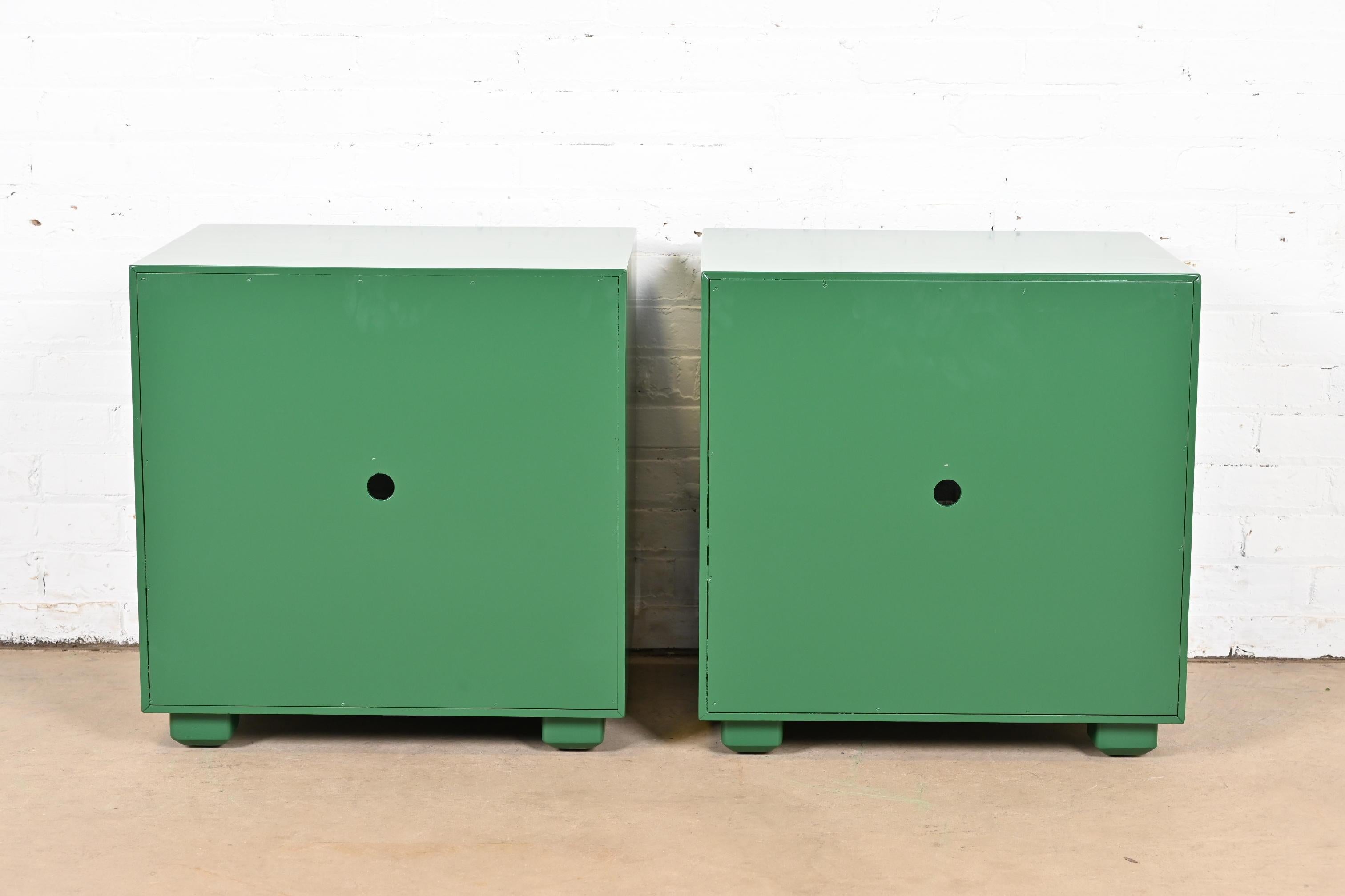 Henredon Mid-Century Hollywood Regency Campaign Green Lacquered Nightstands For Sale 4