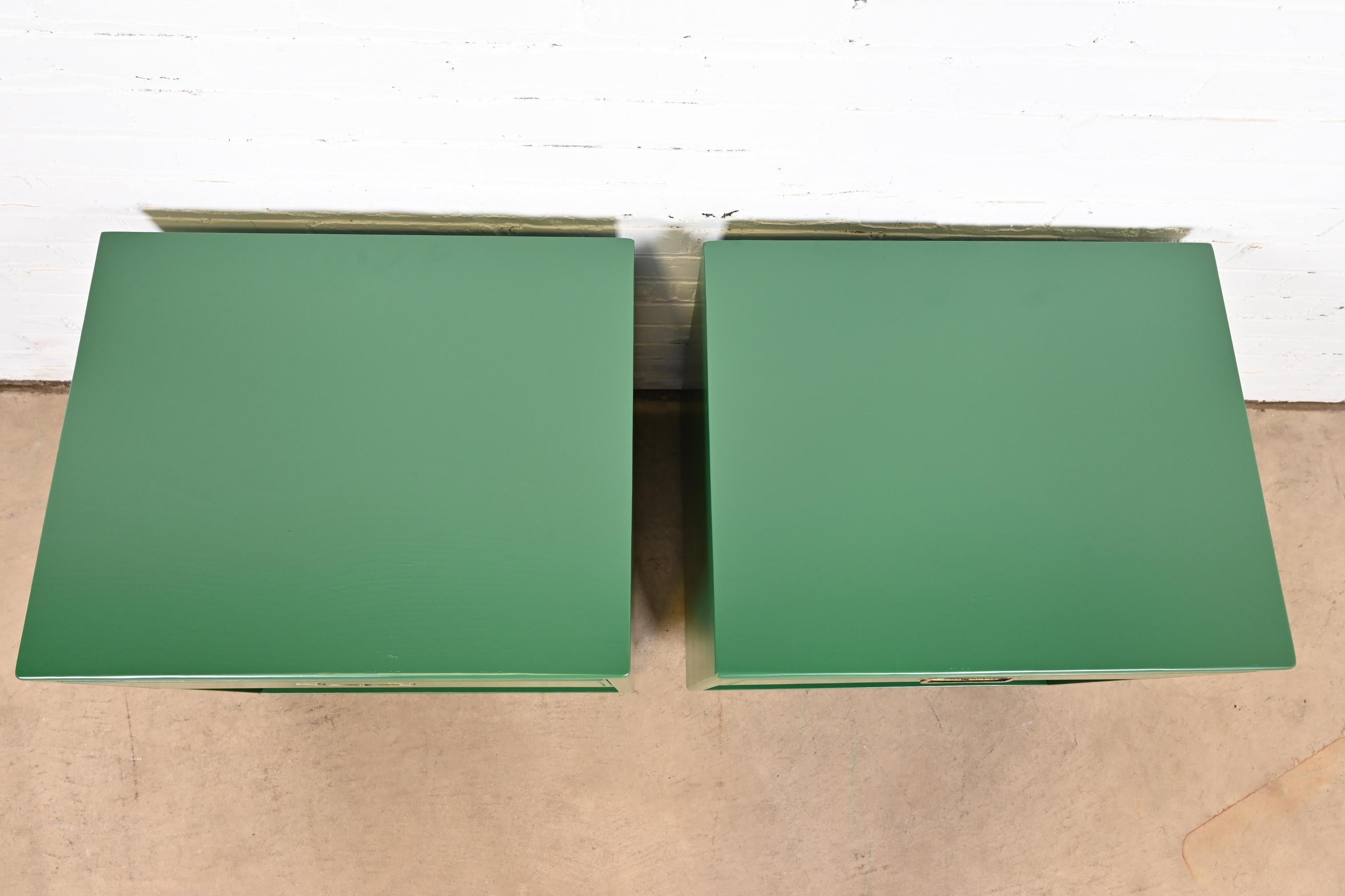 Henredon Mid-Century Hollywood Regency Campaign Green Lacquered Nightstands In Good Condition For Sale In South Bend, IN