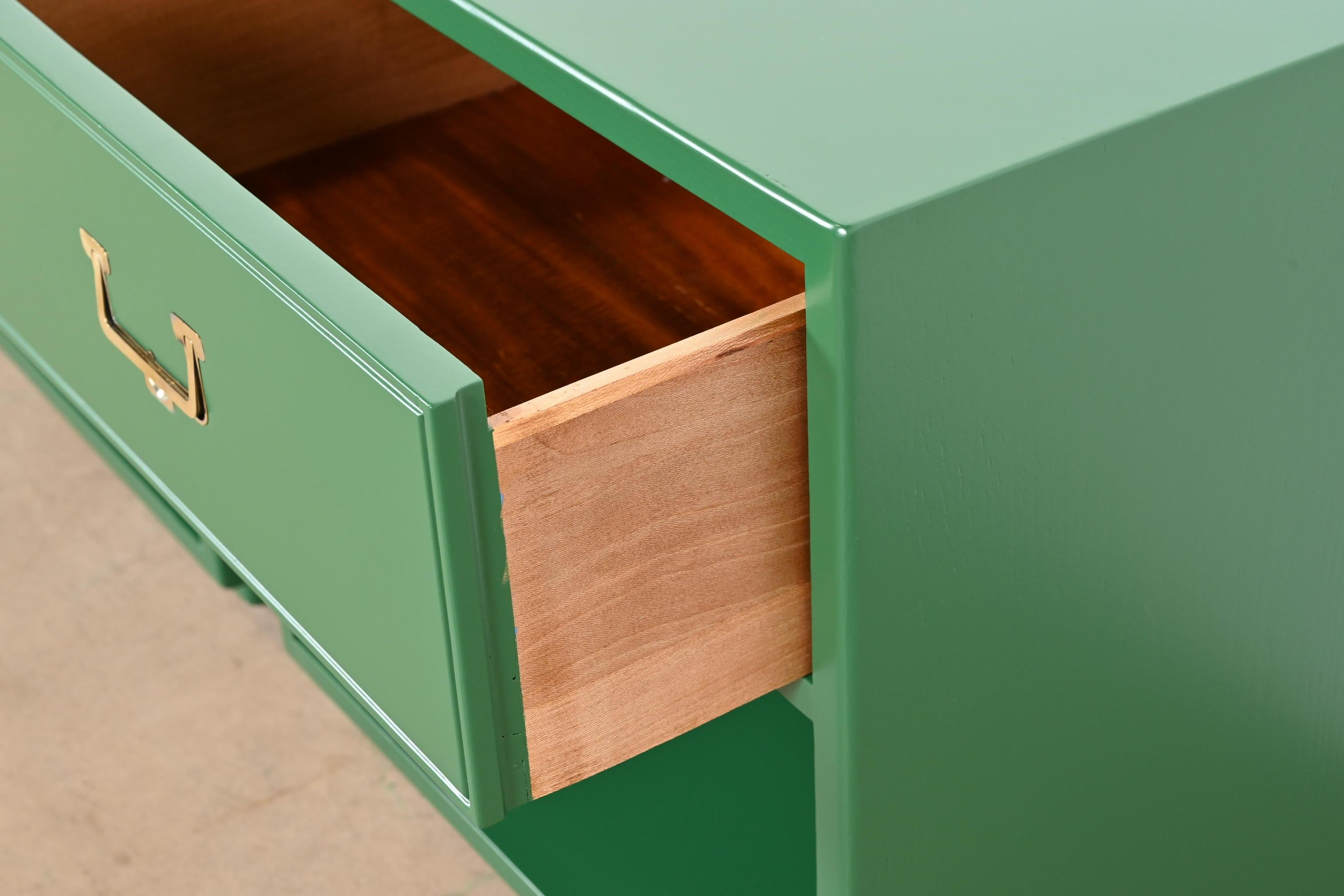 Henredon Mid-Century Hollywood Regency Campaign Green Lacquered Nightstands For Sale 1