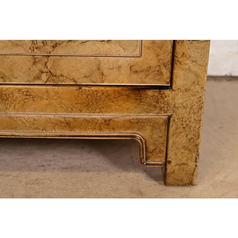 Cabinet da bar Henredon Mid-Century Hollywood Regency Chinoiserie, CIRCA ANNI 70 in vendita 4