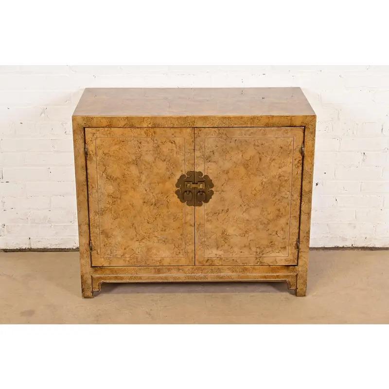 Americano Cabinet da bar Henredon Mid-Century Hollywood Regency Chinoiserie, CIRCA ANNI 70 in vendita