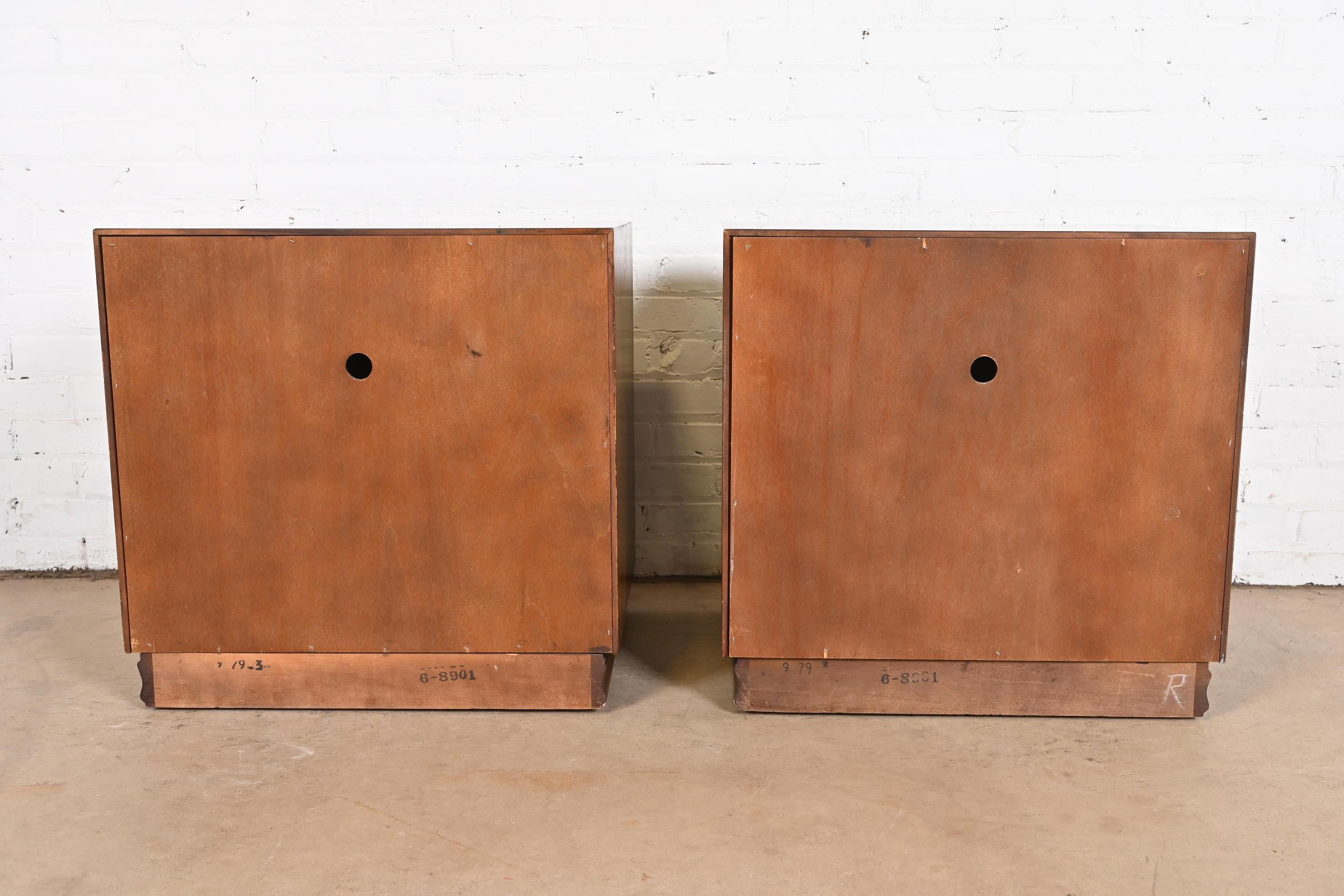 Henredon Mid-Century Hollywood Regency Chinoiserie Mahogany Bedside Chests, Pair For Sale 5