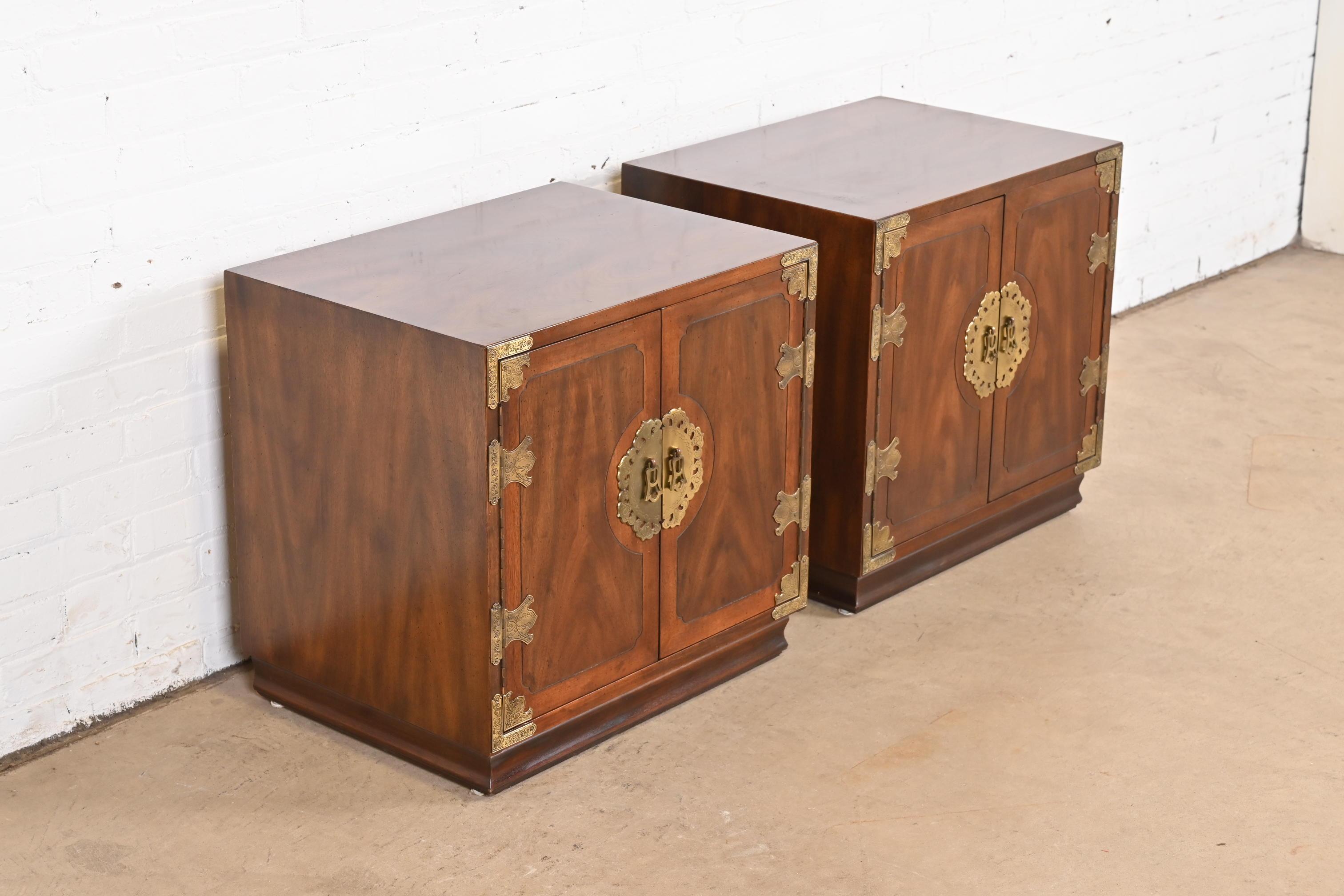 Late 20th Century Henredon Mid-Century Hollywood Regency Chinoiserie Mahogany Bedside Chests, Pair For Sale