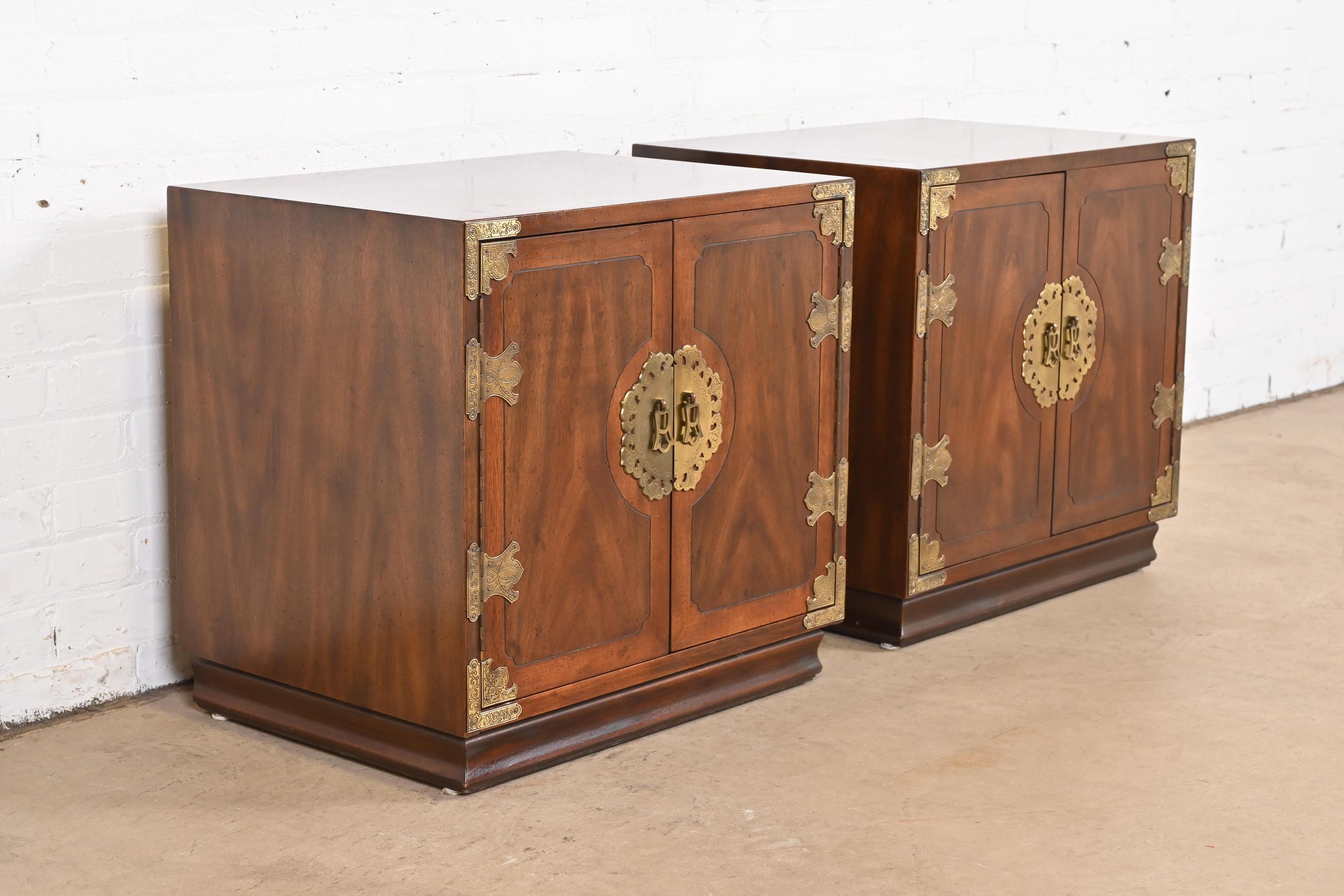 Brass Henredon Mid-Century Hollywood Regency Chinoiserie Mahogany Bedside Chests, Pair For Sale