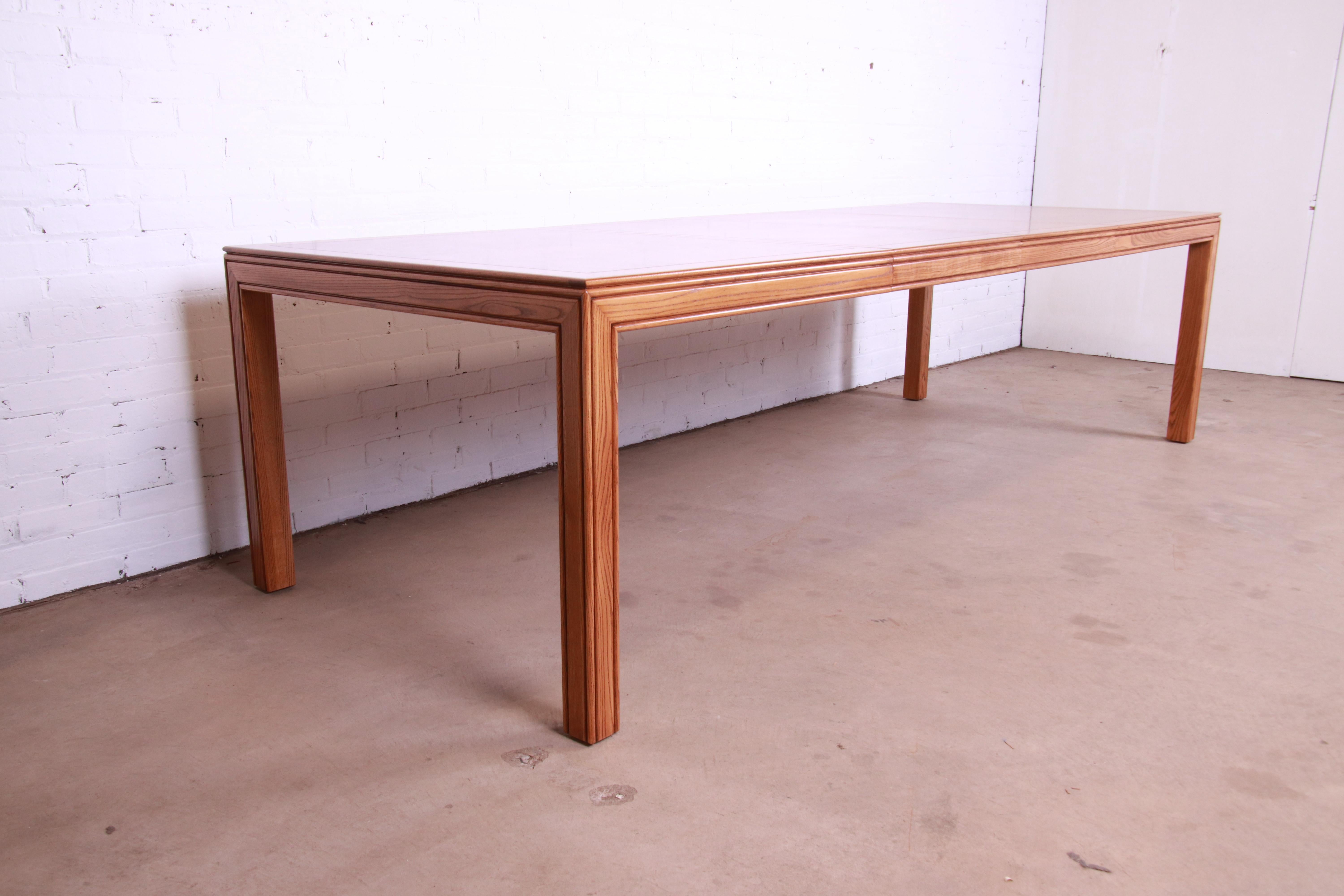 Henredon Mid-Century Modern Burl Wood Parsons Dining Table, Newly Refinished In Good Condition In South Bend, IN