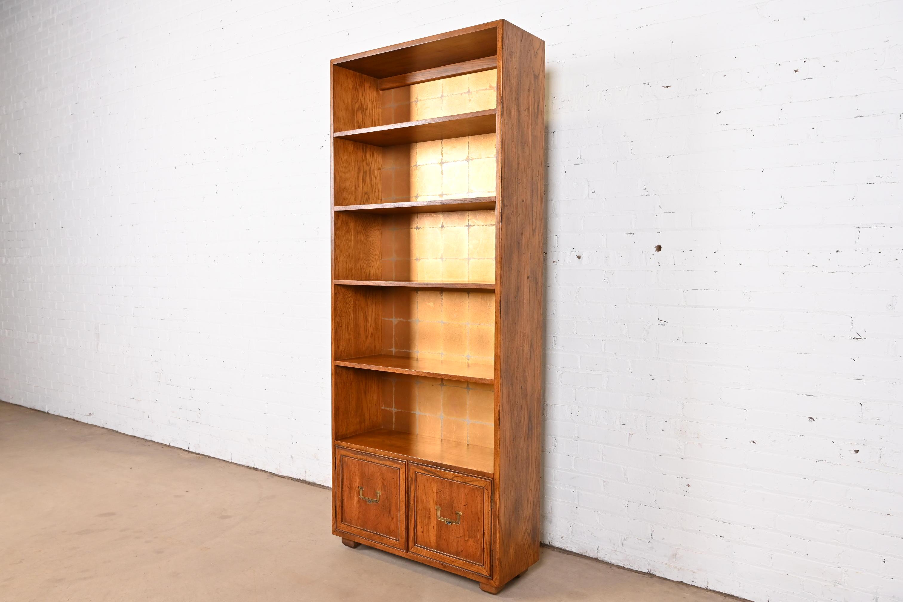 Henredon Mid-Century Modern Campaign Oak Bookcase Cabinet, Circa 1970s In Good Condition In South Bend, IN