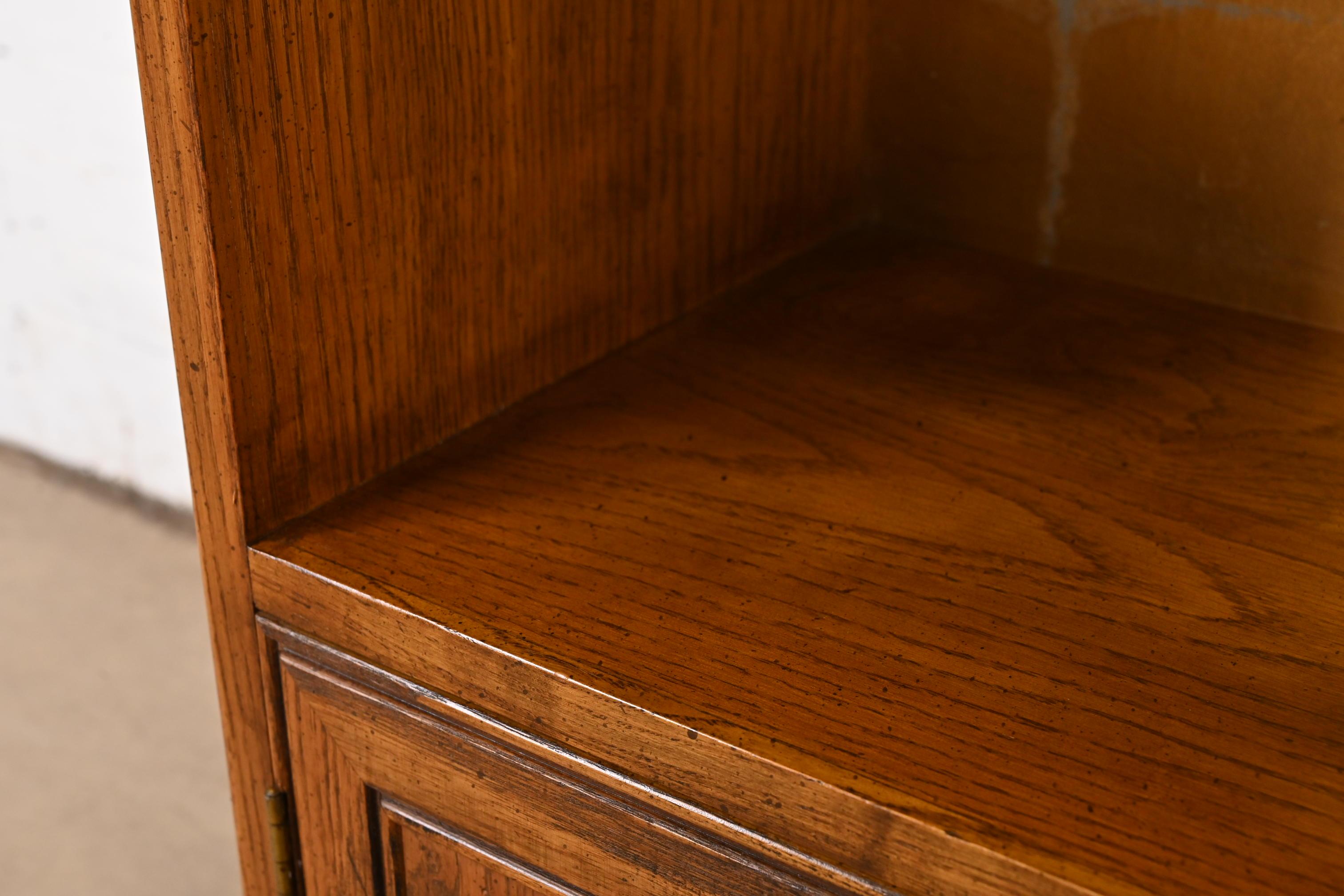 Henredon Mid-Century Modern Campaign Oak Bookcase Cabinet, Circa 1970s 3