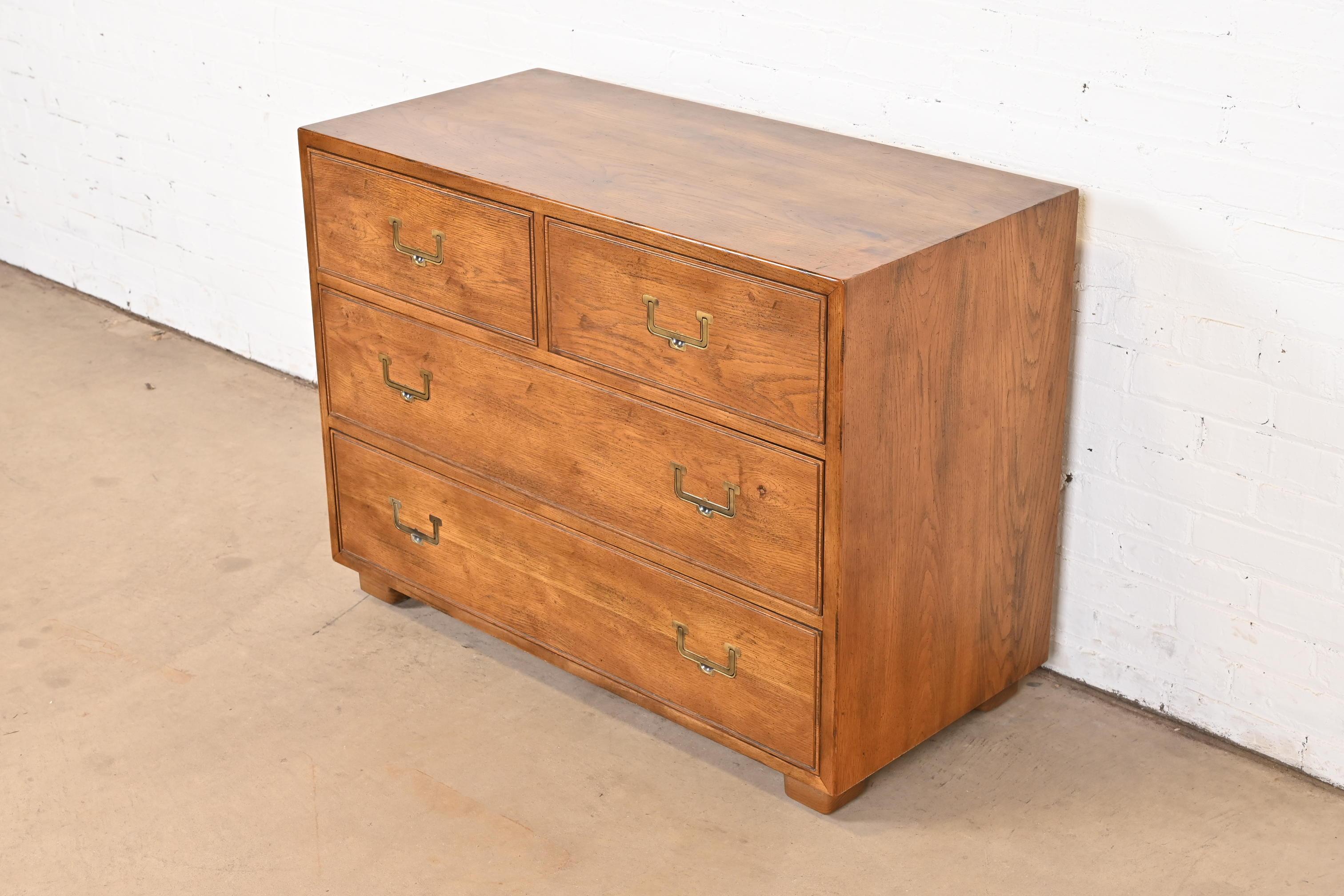 Henredon Mid-Century Modern Campaign Oak Chest of Drawers, Circa 1970s In Good Condition In South Bend, IN