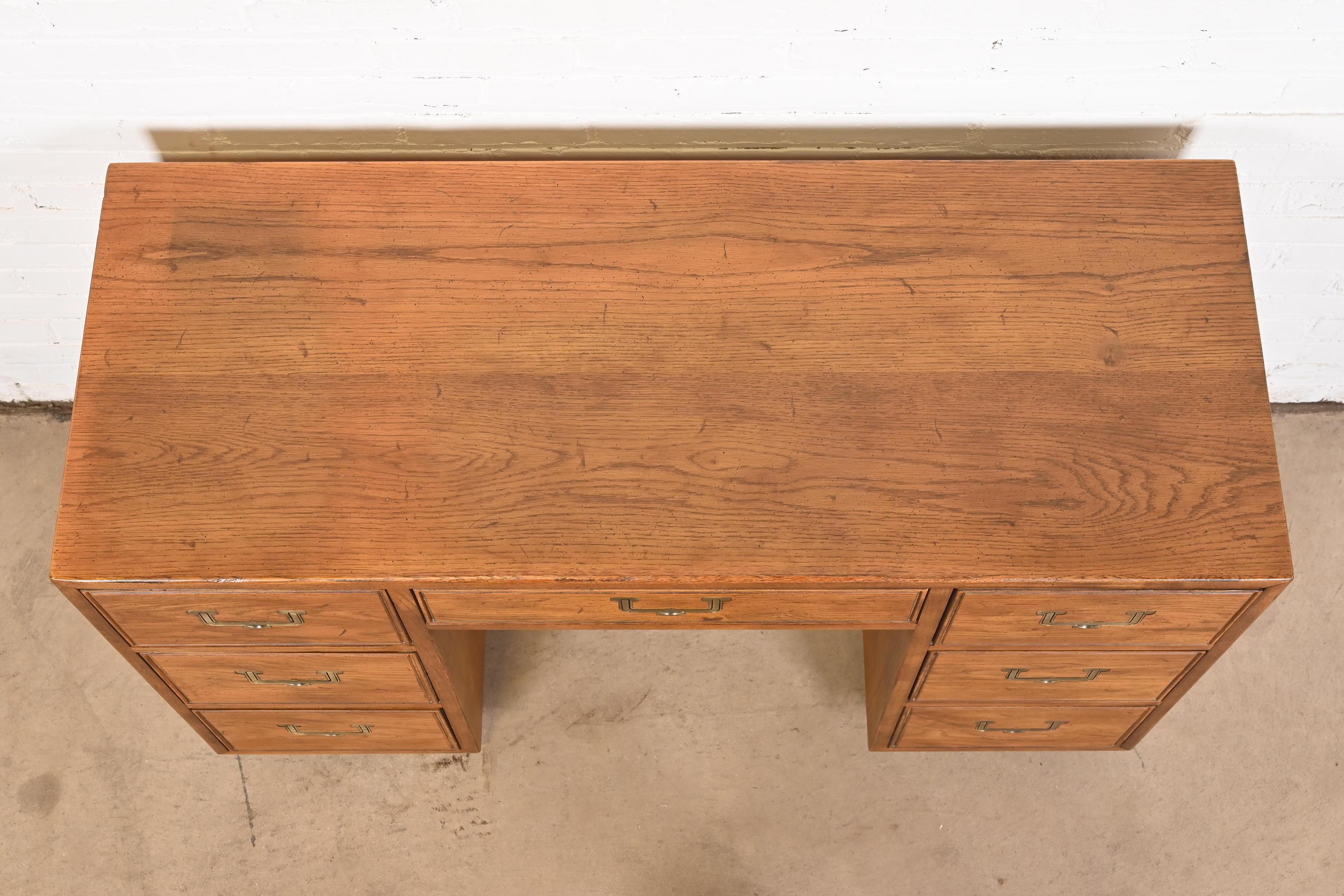 Henredon Mid-Century Modern Campaign Oak Double Pedestal Kneehole Desk, 1970s For Sale 6