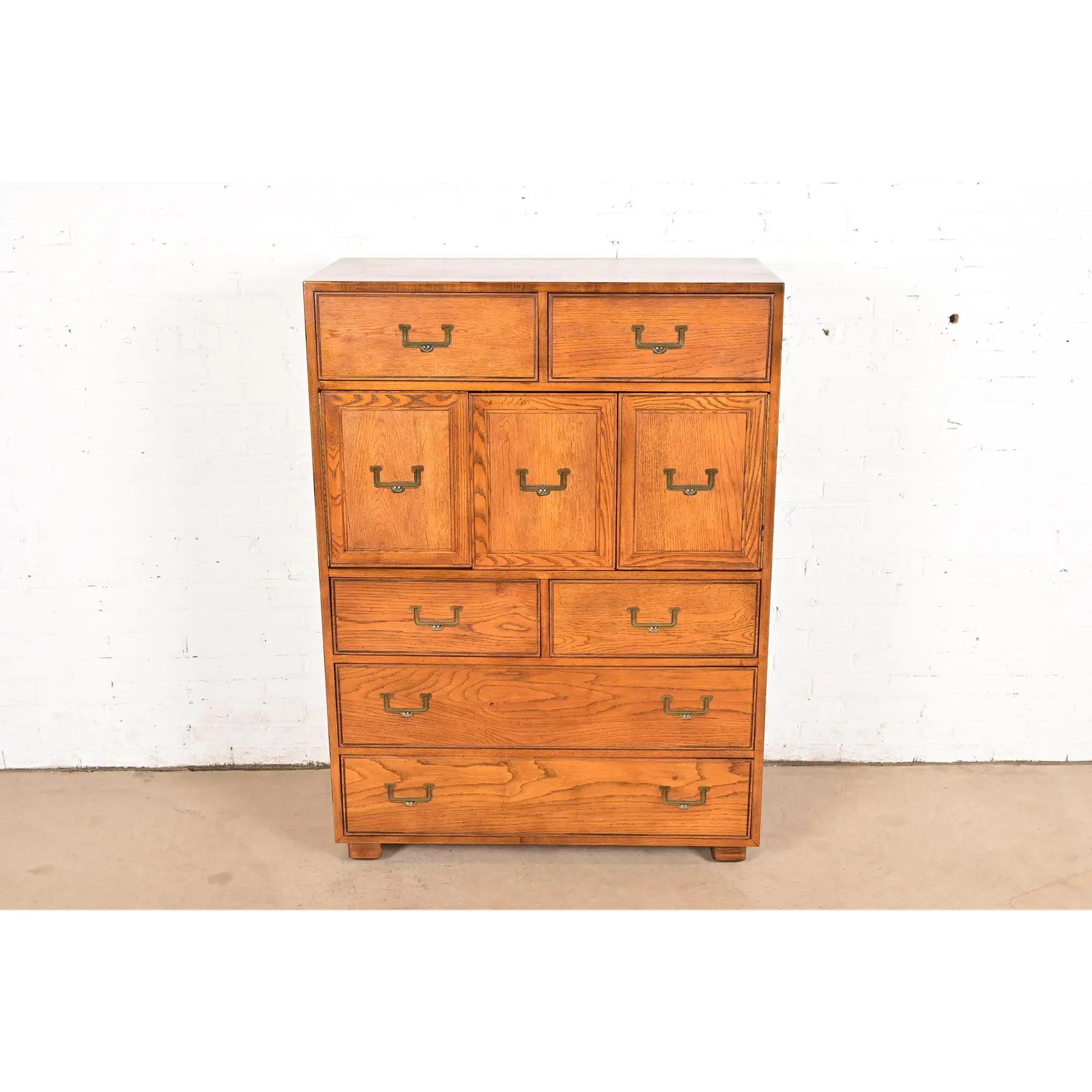 Mid-Century moderno Cassapanca da gentiluomo in Oak Oak, circa anni '70, Henredon, metà del secolo scorso in vendita