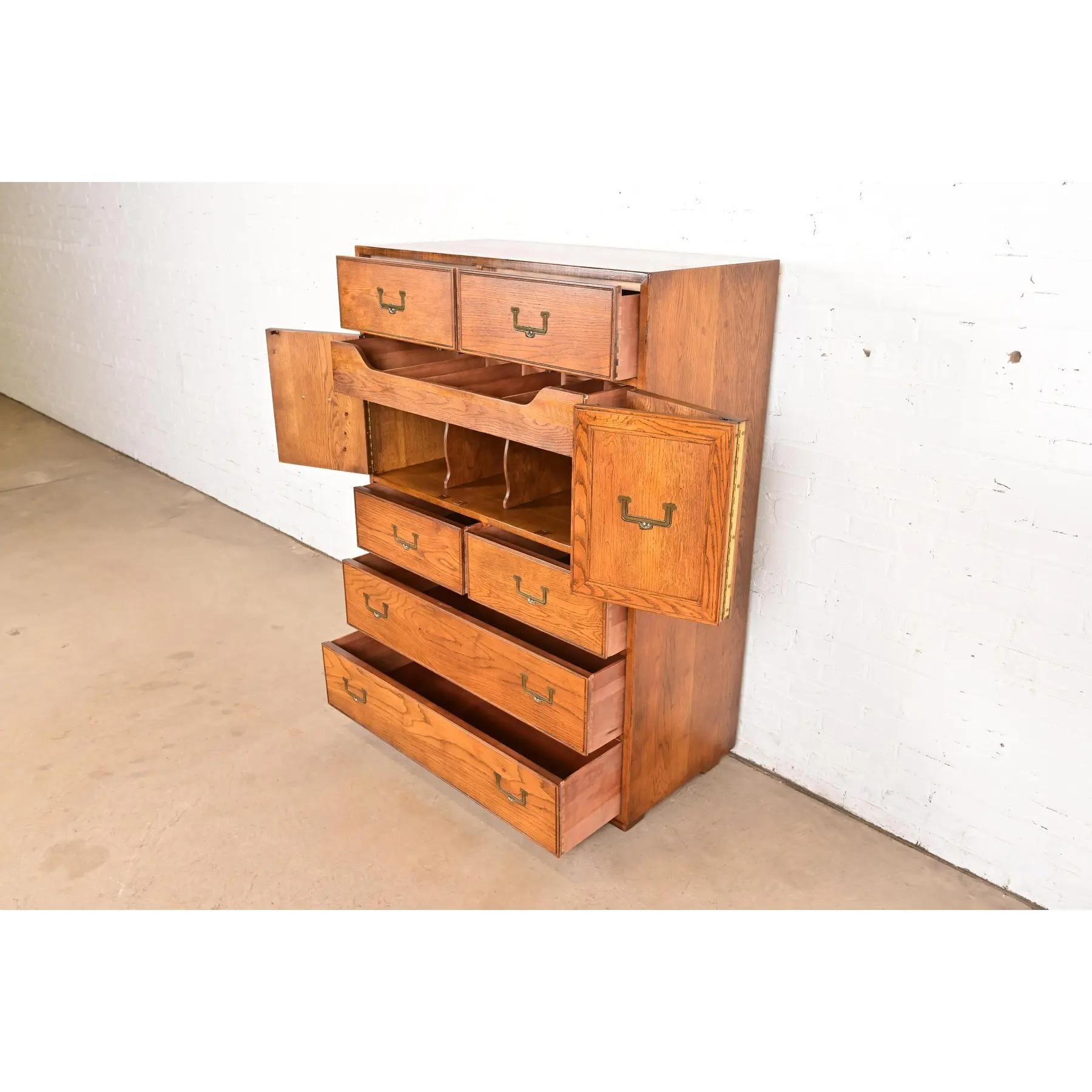 Ottone Cassapanca da gentiluomo in Oak Oak, circa anni '70, Henredon, metà del secolo scorso in vendita