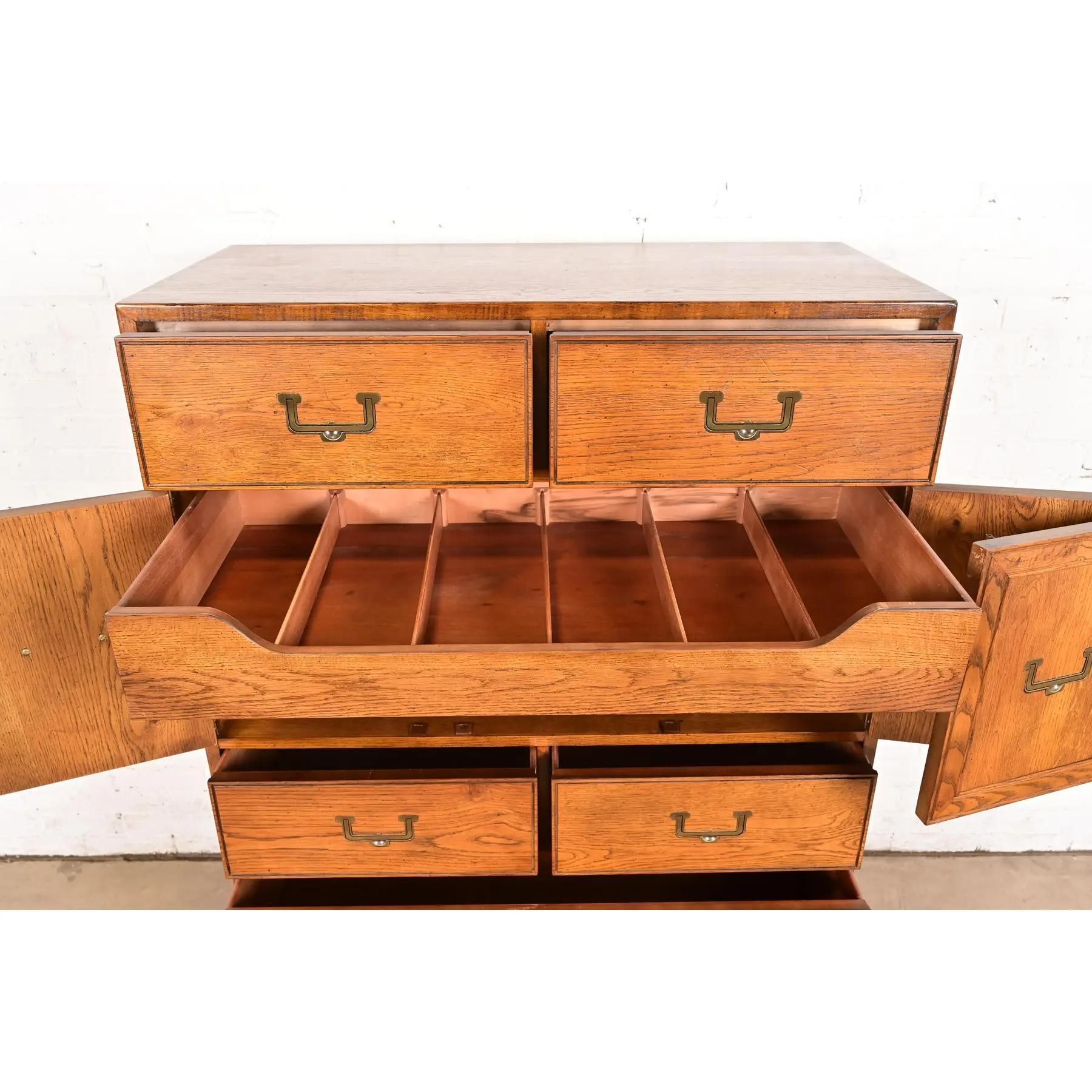Cassapanca da gentiluomo in Oak Oak, circa anni '70, Henredon, metà del secolo scorso in vendita 1