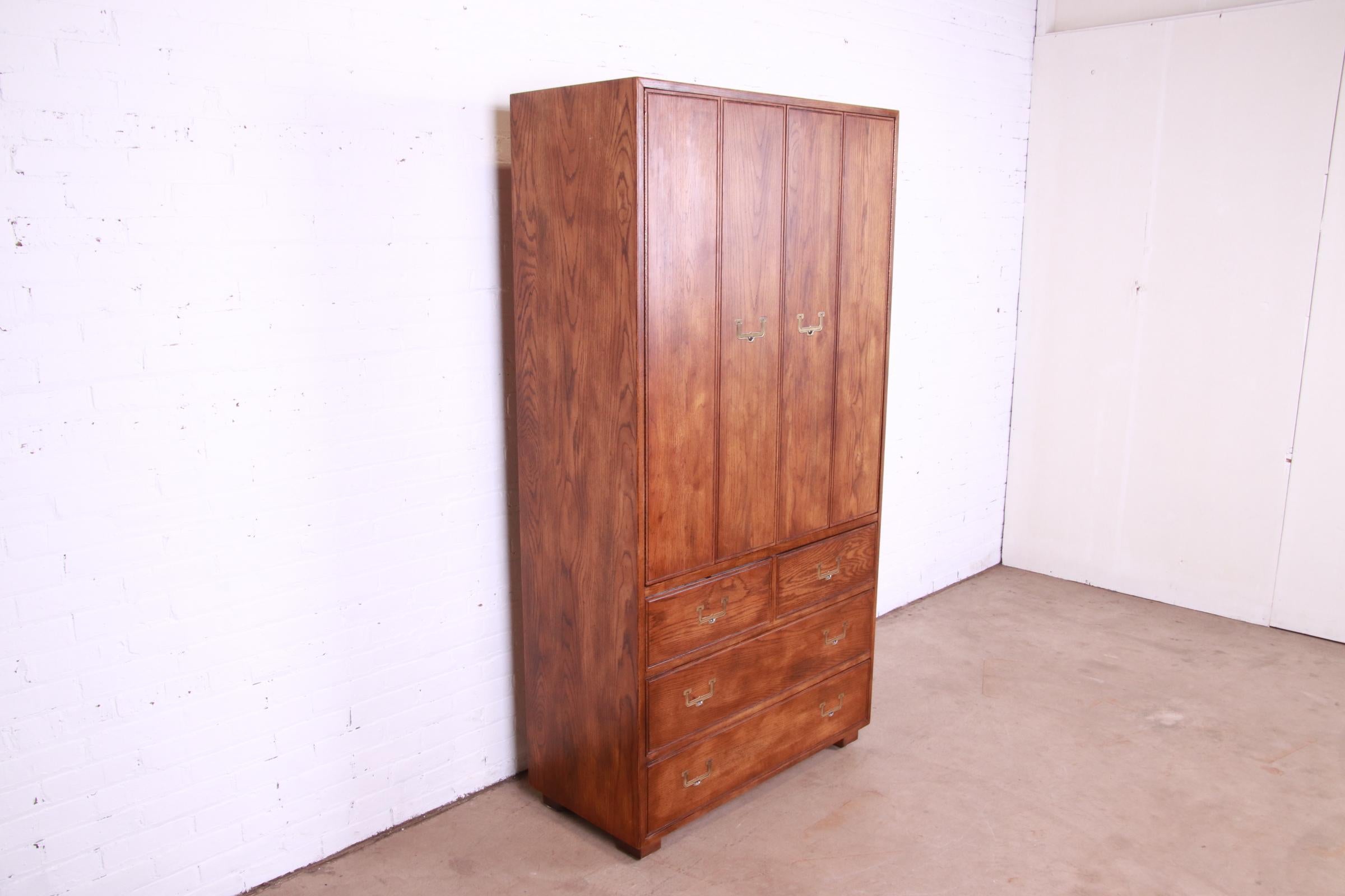 Henredon Mid-Century Modern Campaign Oak Gentleman's Chest In Good Condition In South Bend, IN
