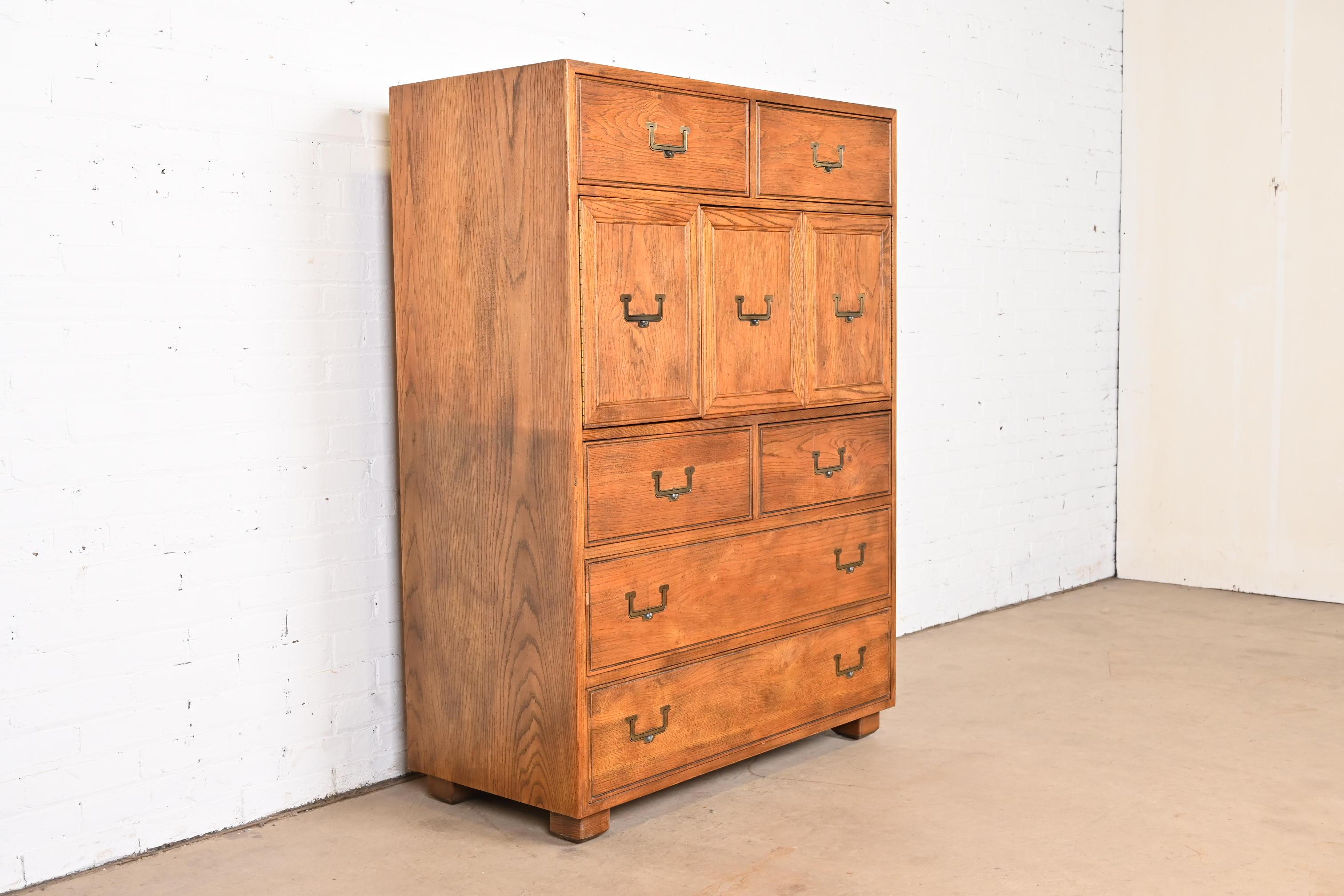 Henredon Mid-Century Modern Campaign Oak Gentleman's Chest In Good Condition In South Bend, IN