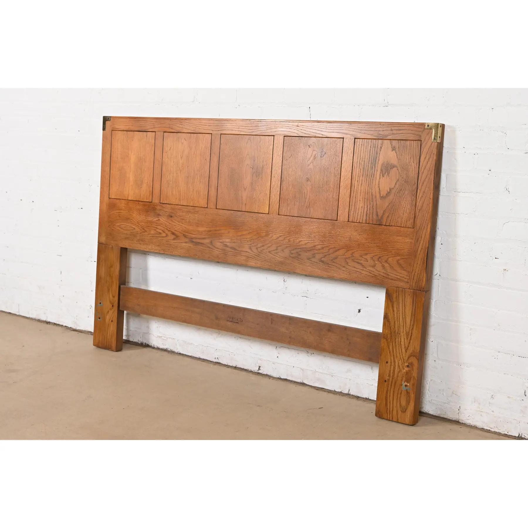 Henredon Mid-Century Modern Campaign Oak Queen Size Headboard, Circa 1970s In Good Condition For Sale In South Bend, IN