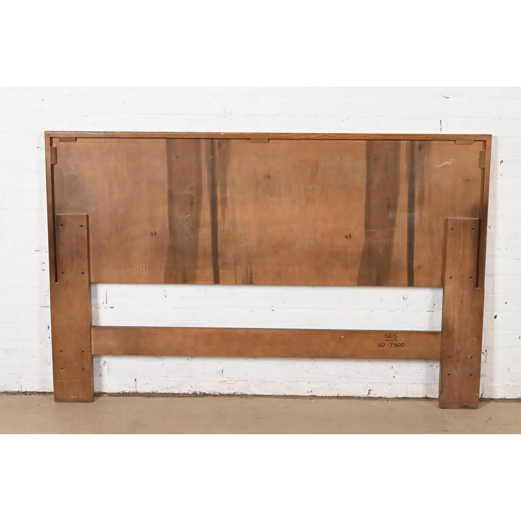 Henredon Mid-Century Modern Campaign Oak Queen Size Headboard, Circa 1970s For Sale 2