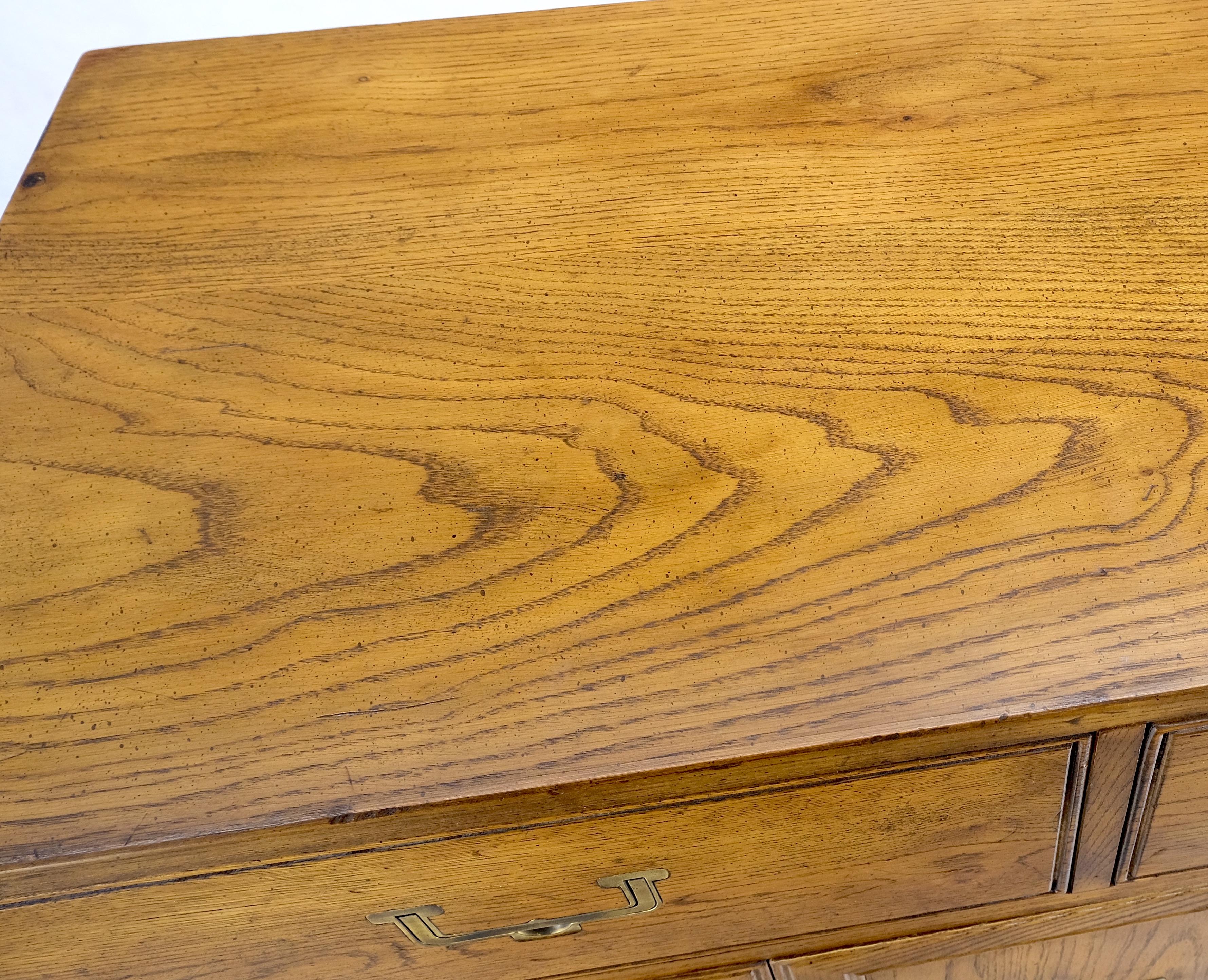 Henredon, cassettiera Highboy in stile Campagna, stile metà secolo moderno, con doppia anta in vendita 1