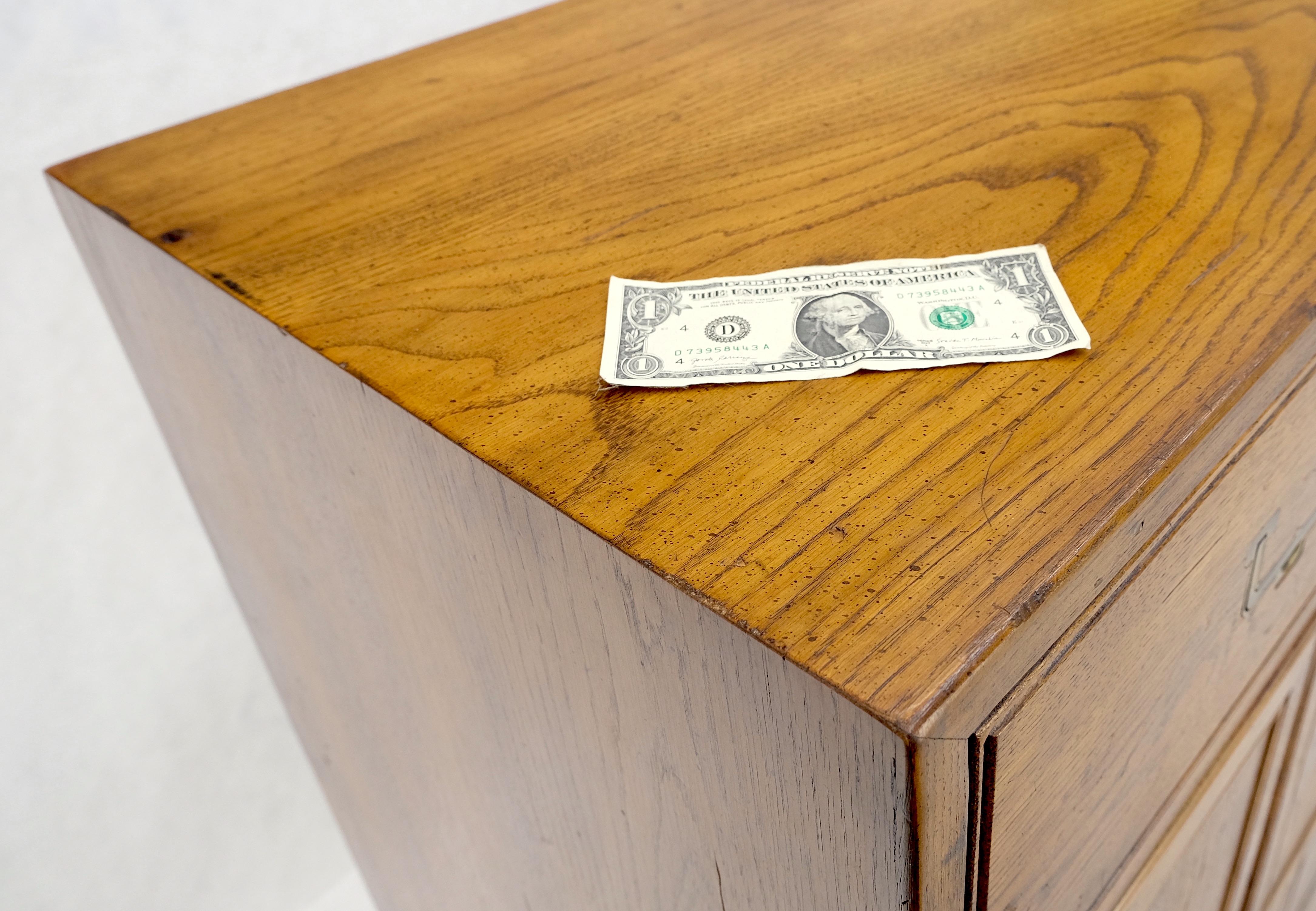 Henredon, cassettiera Highboy in stile Campagna, stile metà secolo moderno, con doppia anta in vendita 2