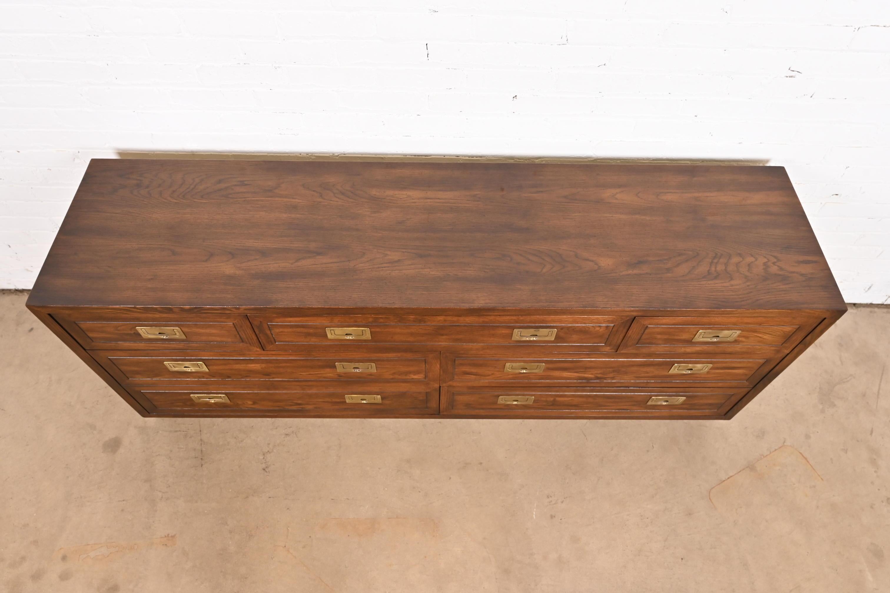 Henredon Mid-Century Modern Hollywood Regency Campaign Oak Long Dresser, 1970s For Sale 4