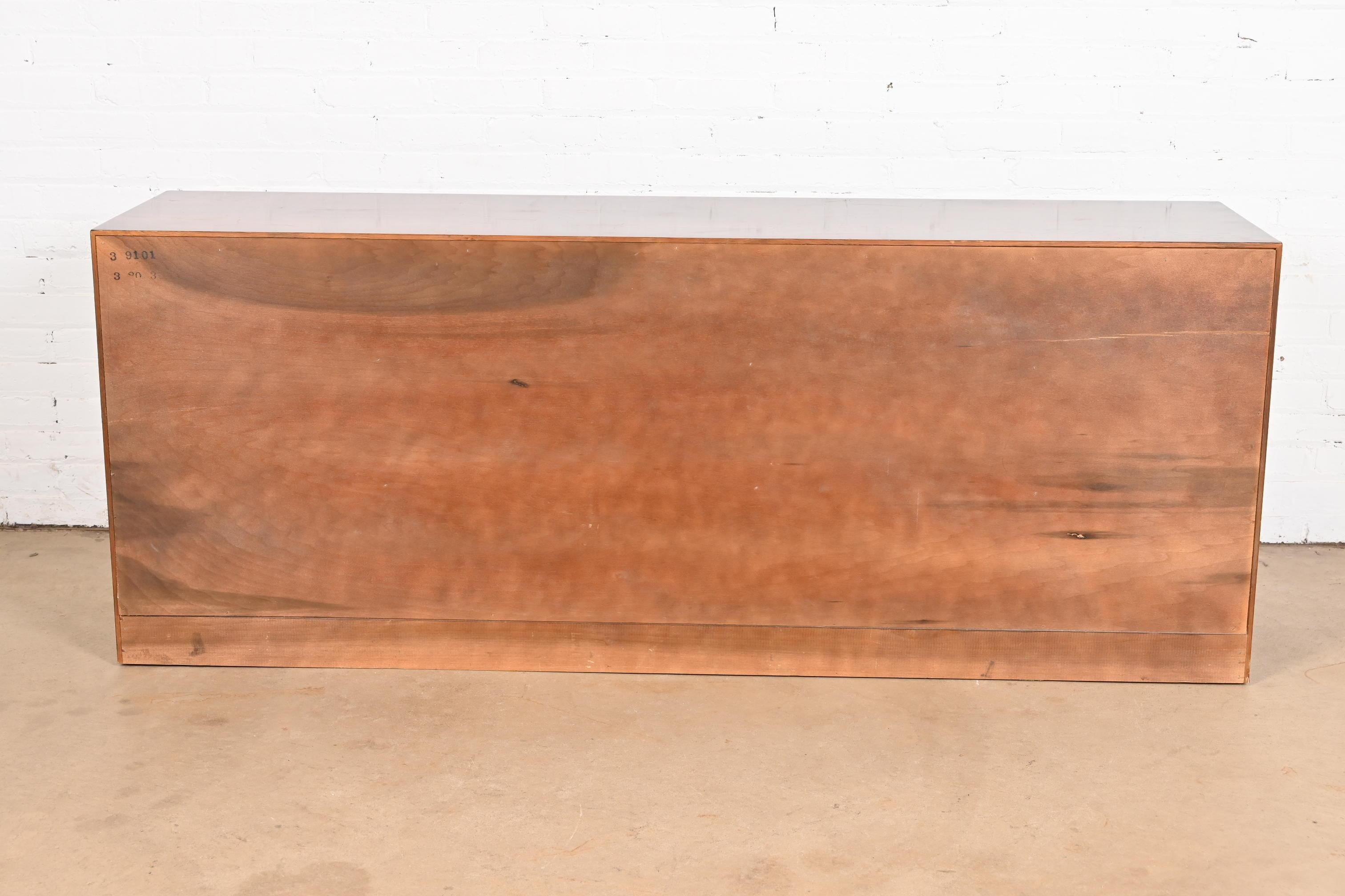 Henredon Mid-Century Modern Hollywood Regency Campaign Oak Long Dresser, 1970s For Sale 6