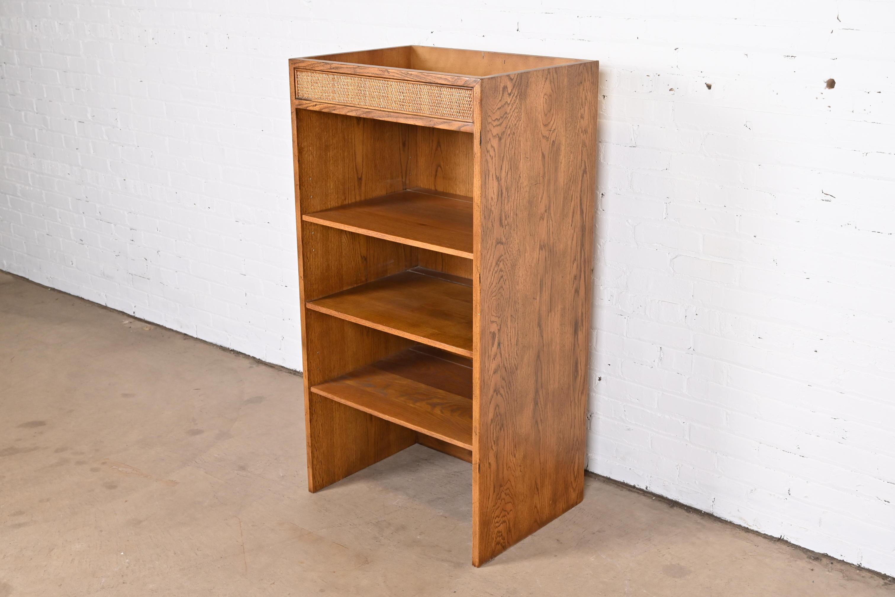 Henredon Mid-Century Modern Oak and Cane Bookcase In Good Condition In South Bend, IN