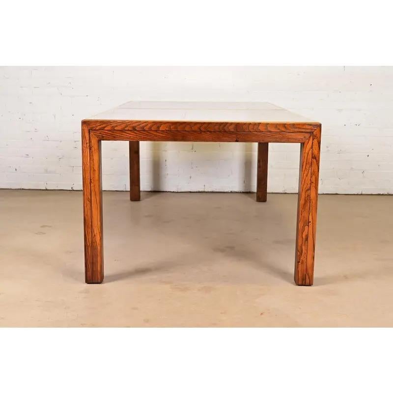 Mesa de comedor extensible Henredon, moderna de mediados de siglo, de roble y espejos, circa años 70 en venta 9