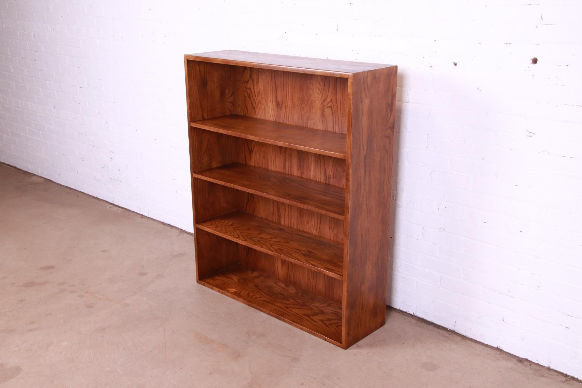 Henredon Mid-Century Modern Oak Bookcase In Good Condition In South Bend, IN