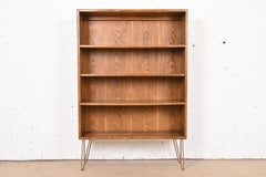 Henredon Mid-Century Modern Oak Bookcase on Hairpin Legs, Circa 1970s
