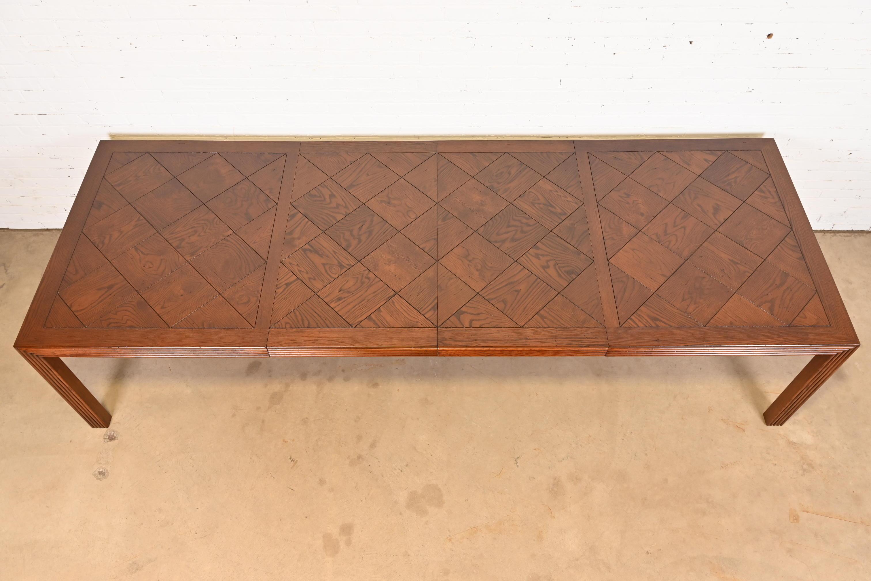 Henredon-Esstisch aus Eiche mit Parkettplatte aus Parsons, Mid-Century Modern, neu lackiert im Angebot 1