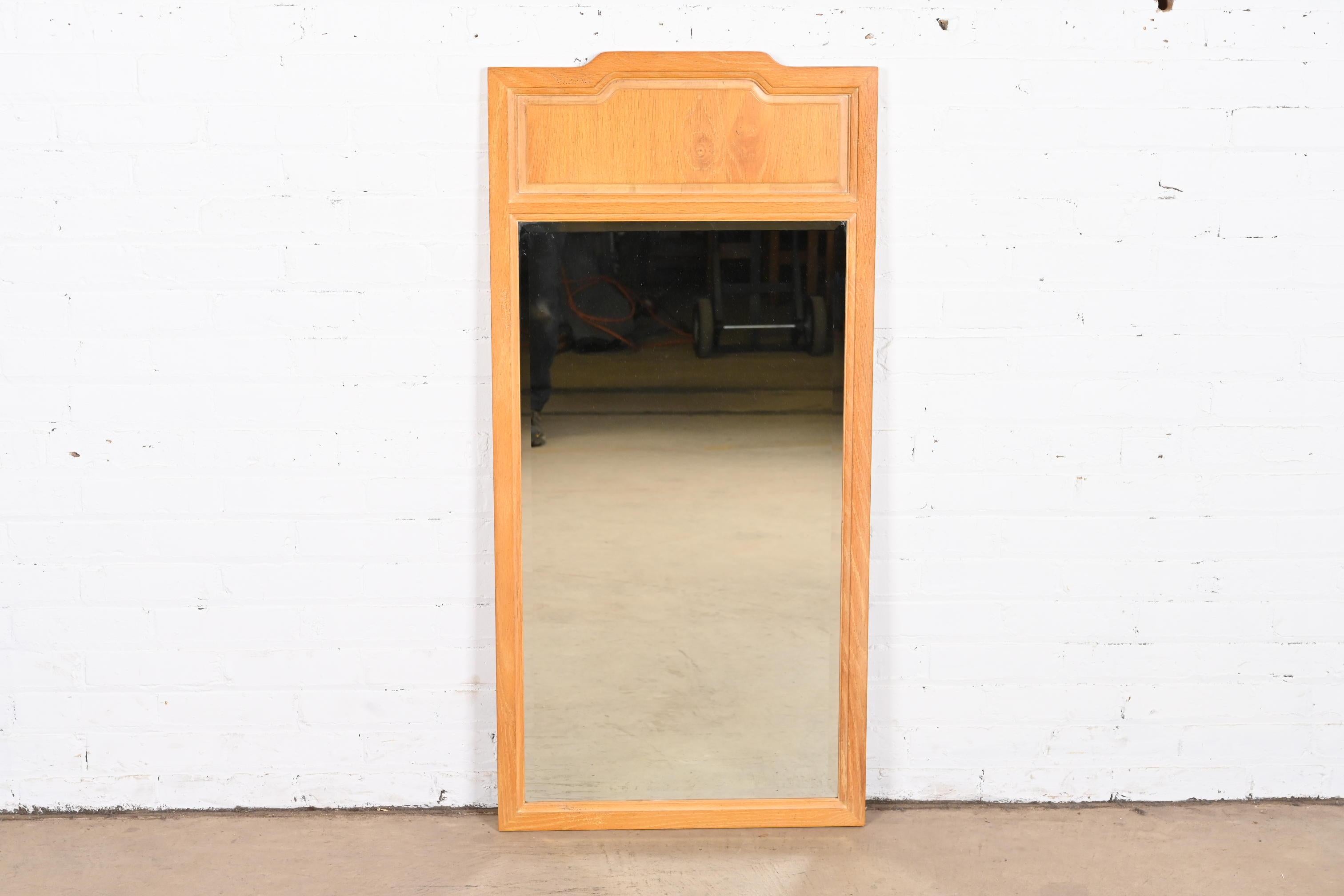 Henredon Mid-Century Modern Sculpted Ash Framed Wall Mirror In Good Condition For Sale In South Bend, IN