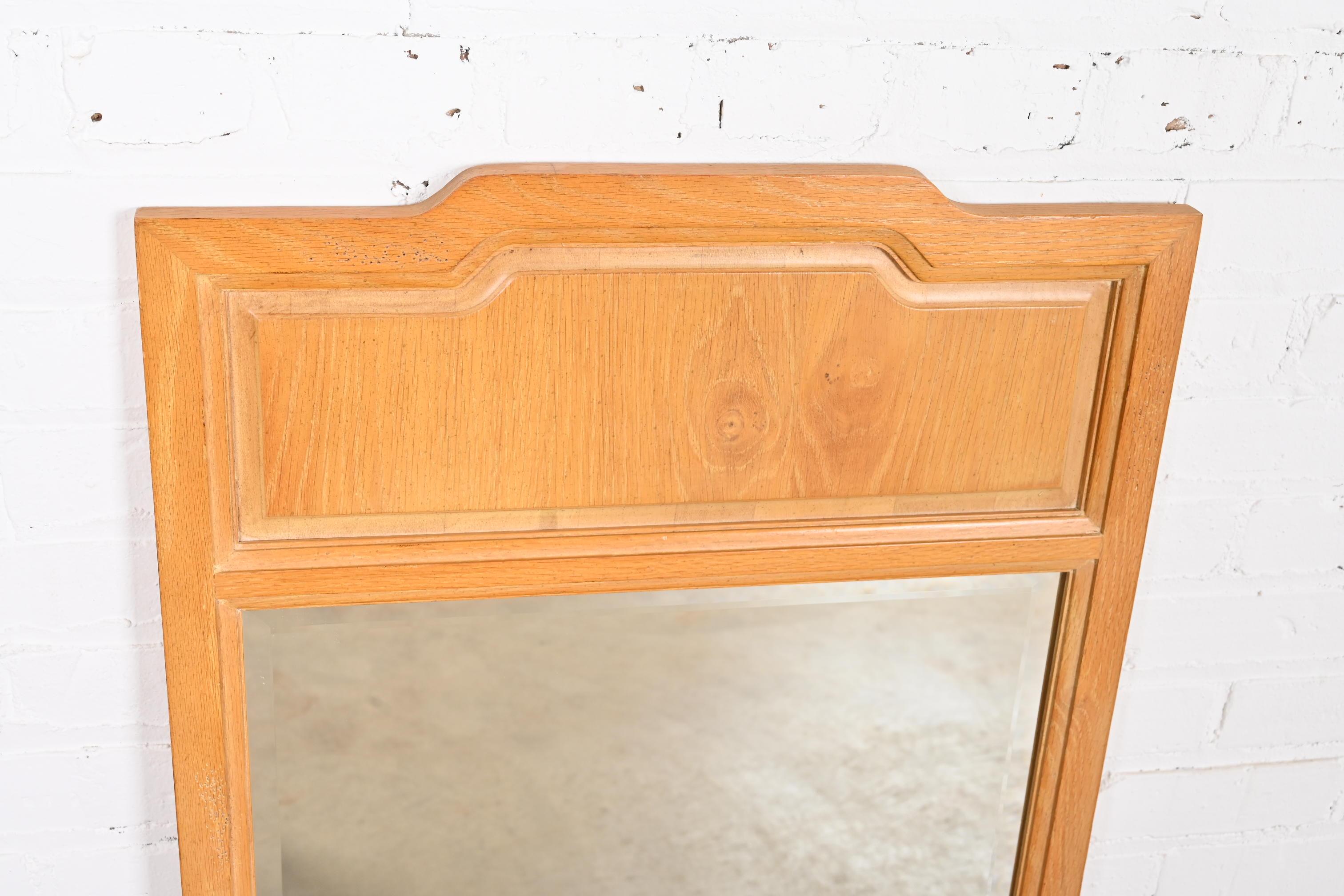 Espejo de pared con marco de fresno esculpido Henredon Mid-Century Modern en venta 1