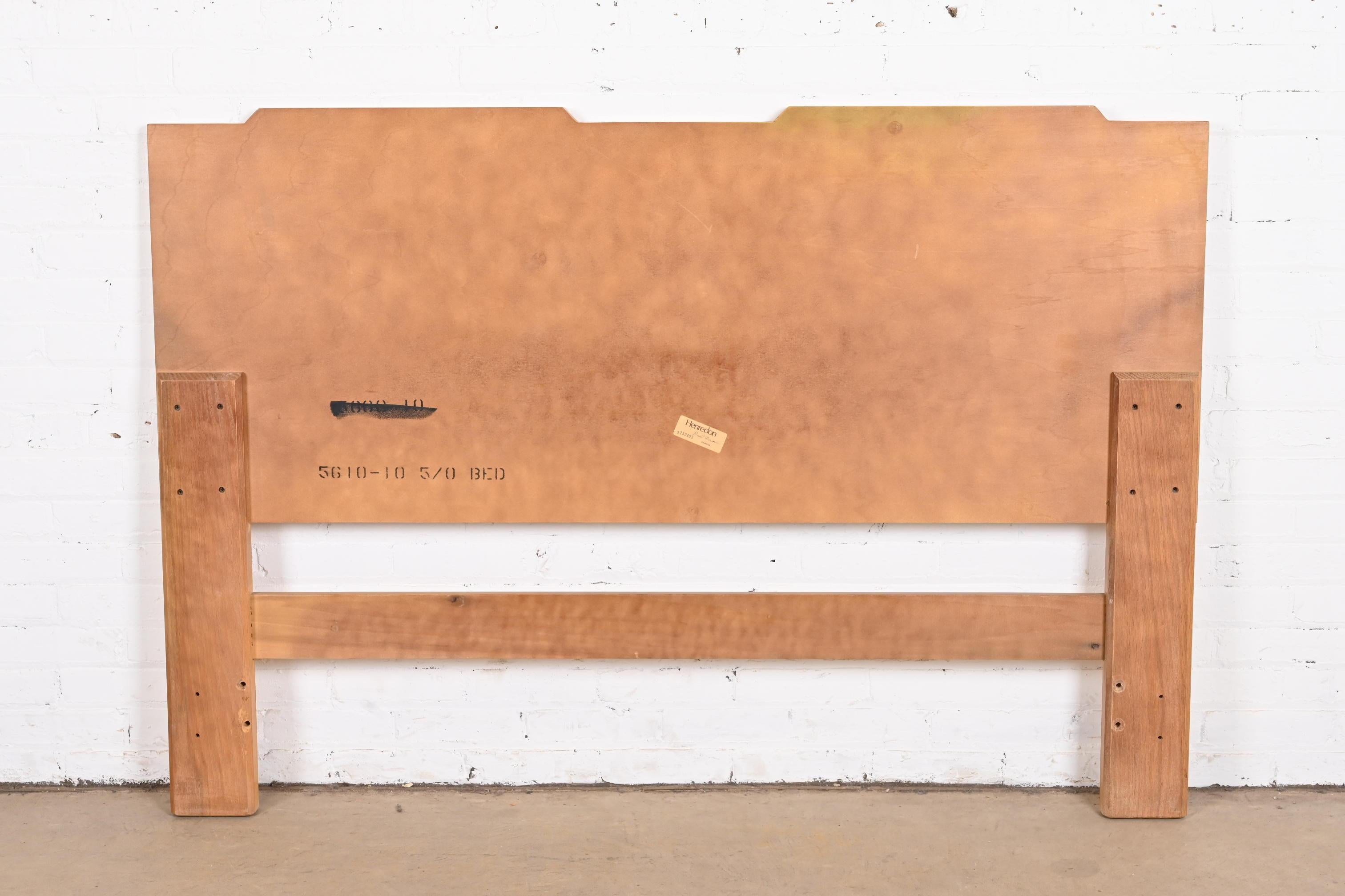 Henredon Mid-Century Modern Sculpted Ash Queen Size Headboard, circa 1970s For Sale 4