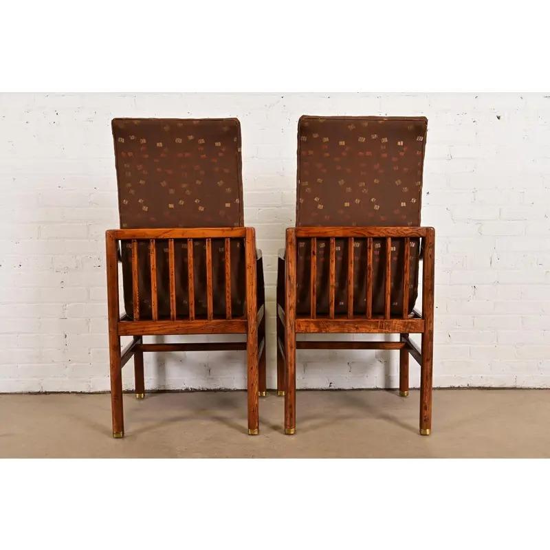 Paire de fauteuils en chêne sculpté à dossier haut, modernes du milieu du siècle, Henredon en vente 4